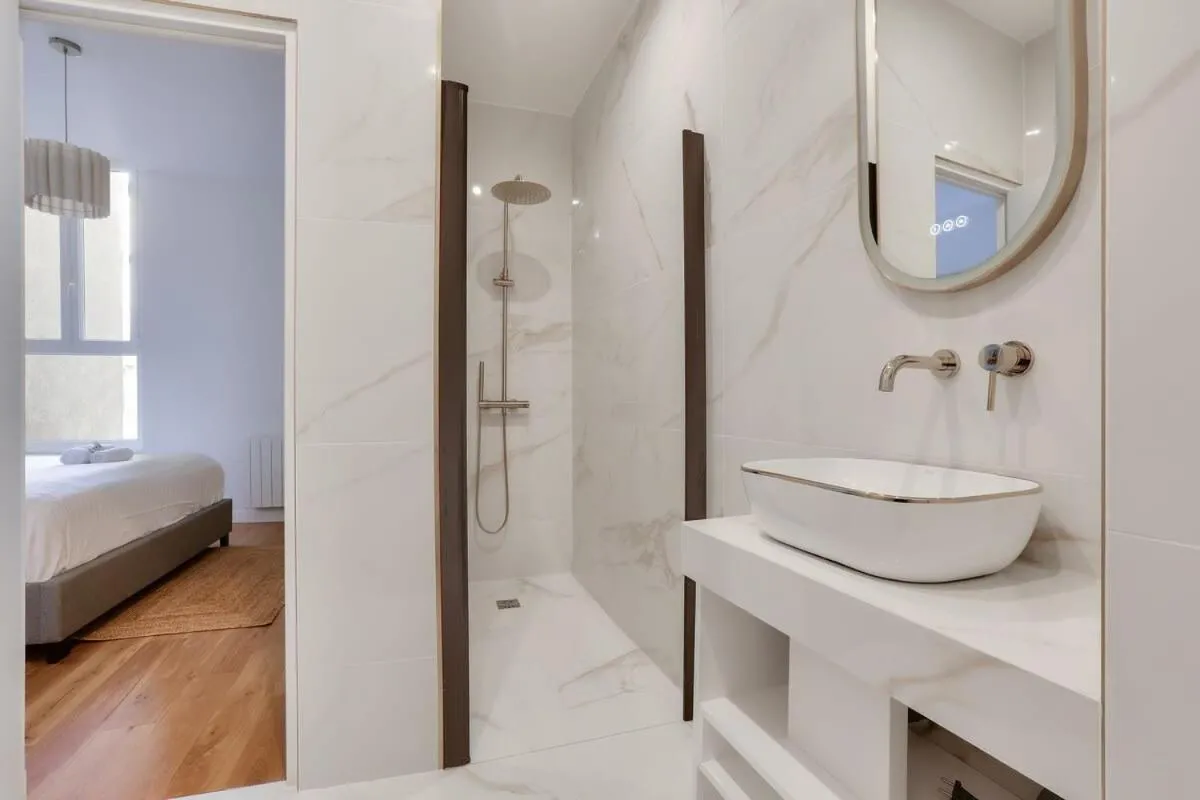 Bed in Beautiful 2BR in City Center of Paris