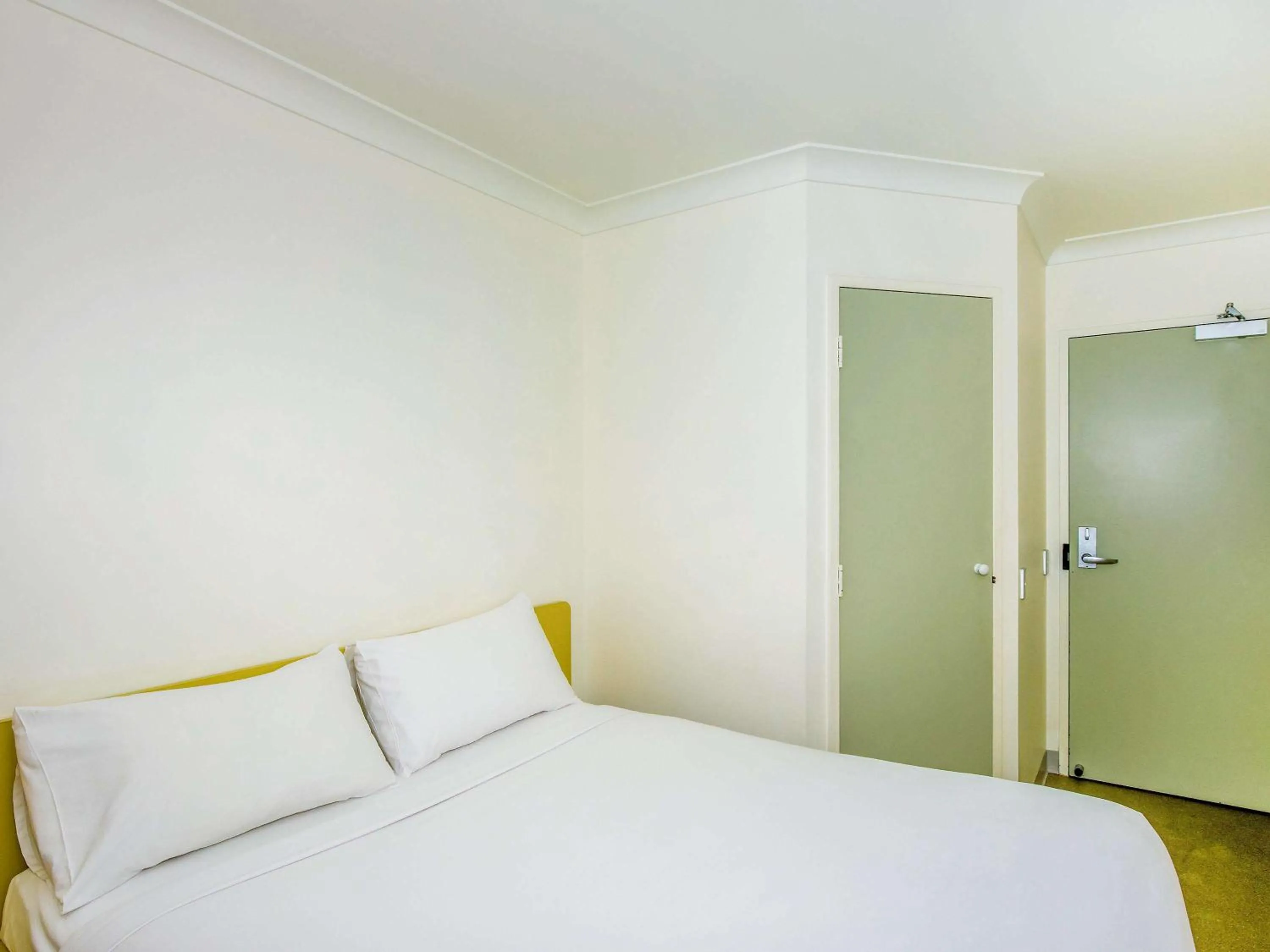 Photo of the whole room, Bed in Imperial Motel Windsor