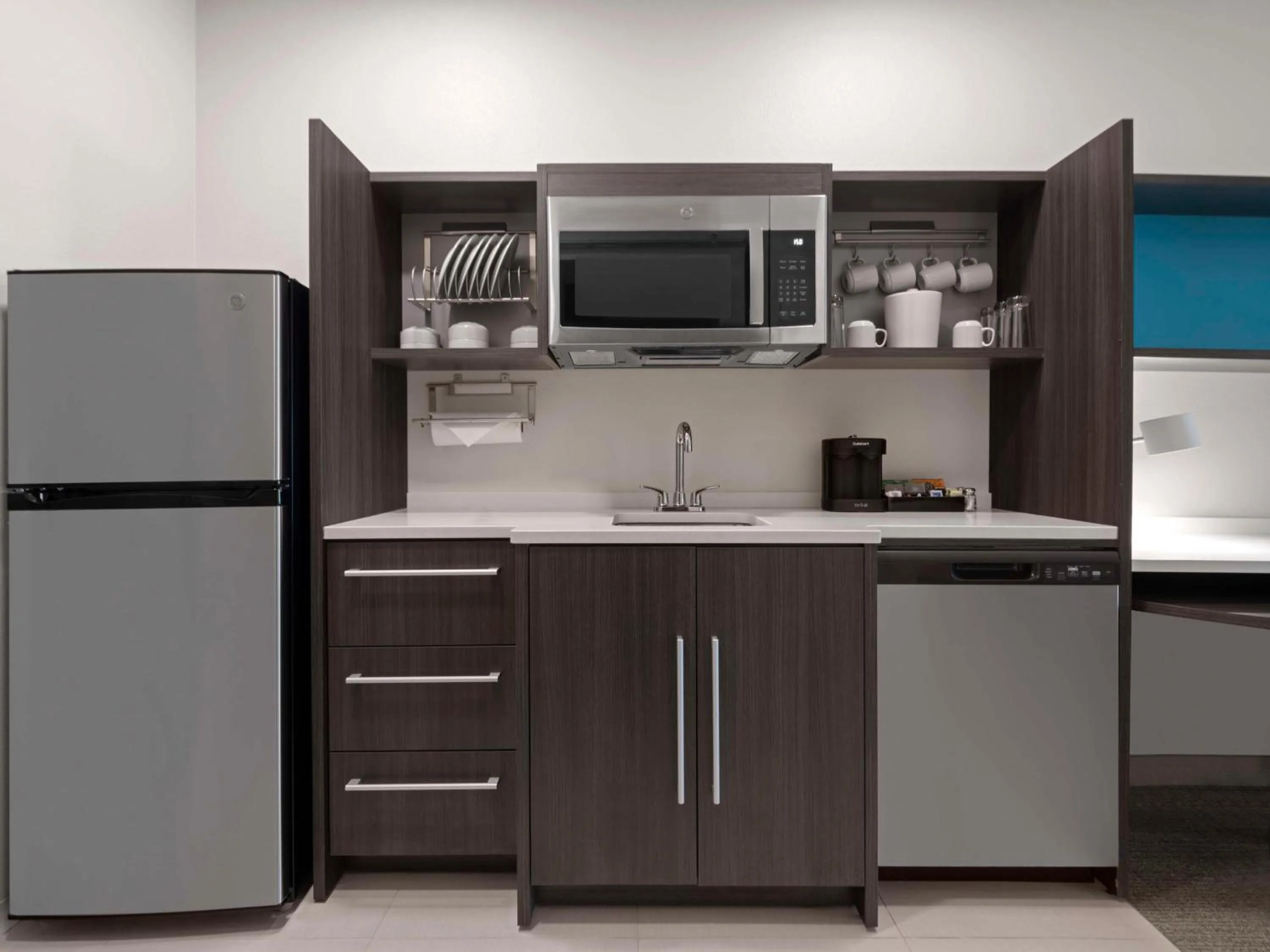Kitchen or kitchenette in Home2 Suites by Hilton Orlando South Davenport