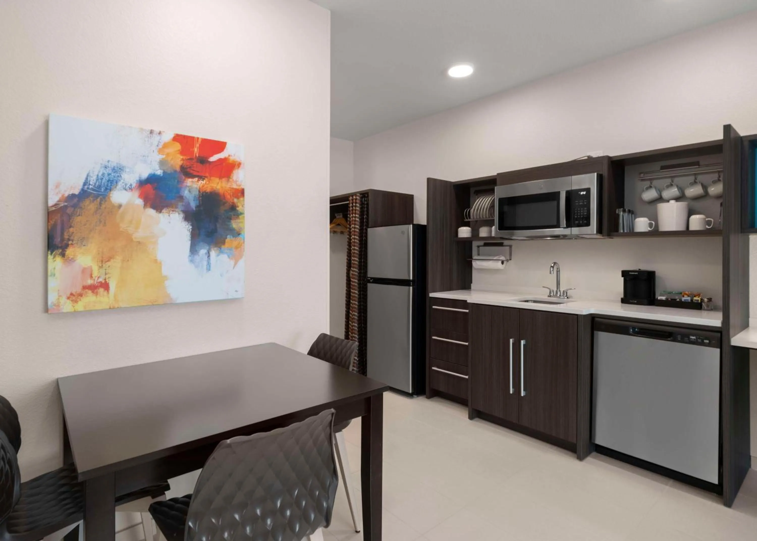 Kitchen or kitchenette in Home2 Suites by Hilton Orlando South Davenport