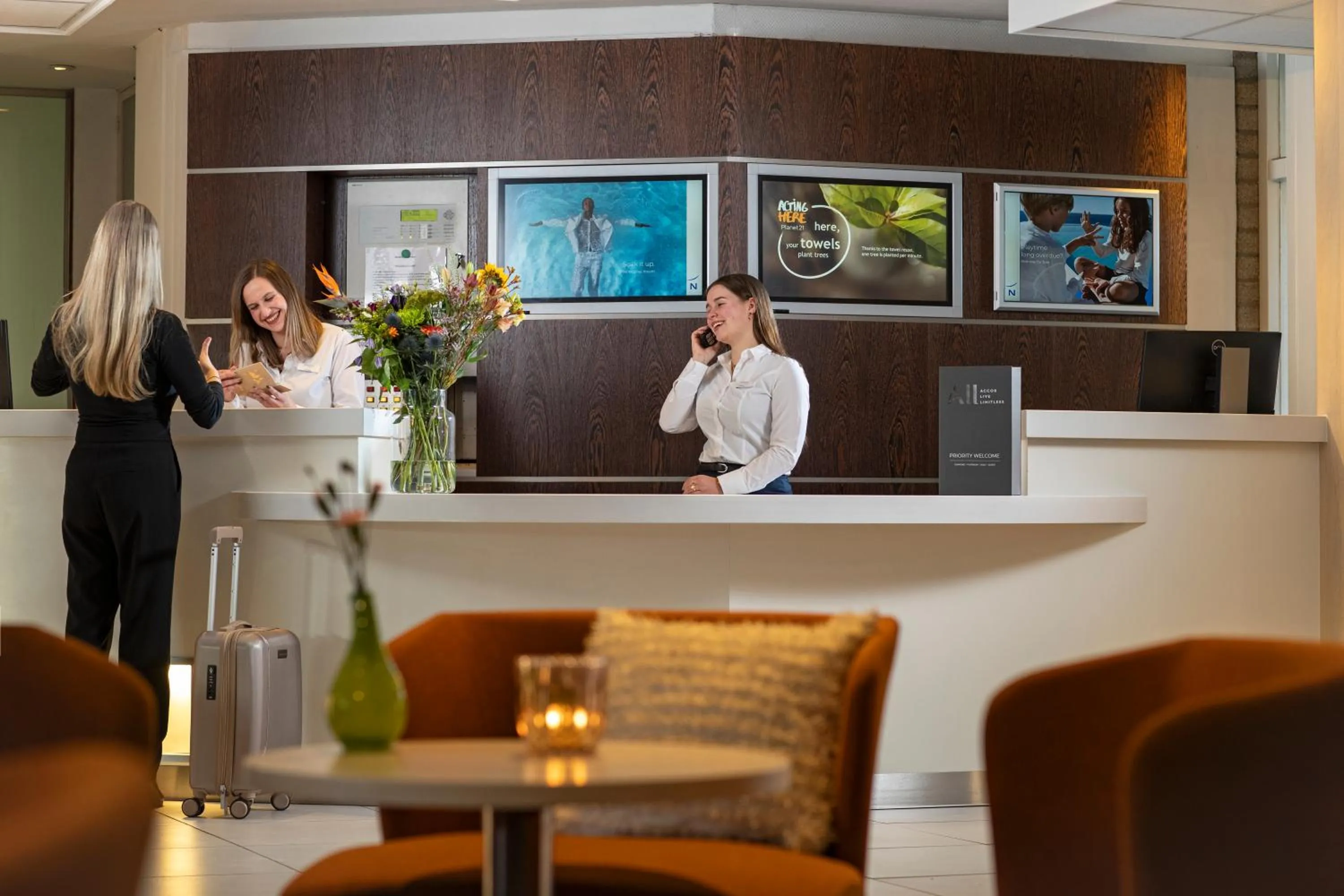 Lobby or reception in Novotel Maastricht