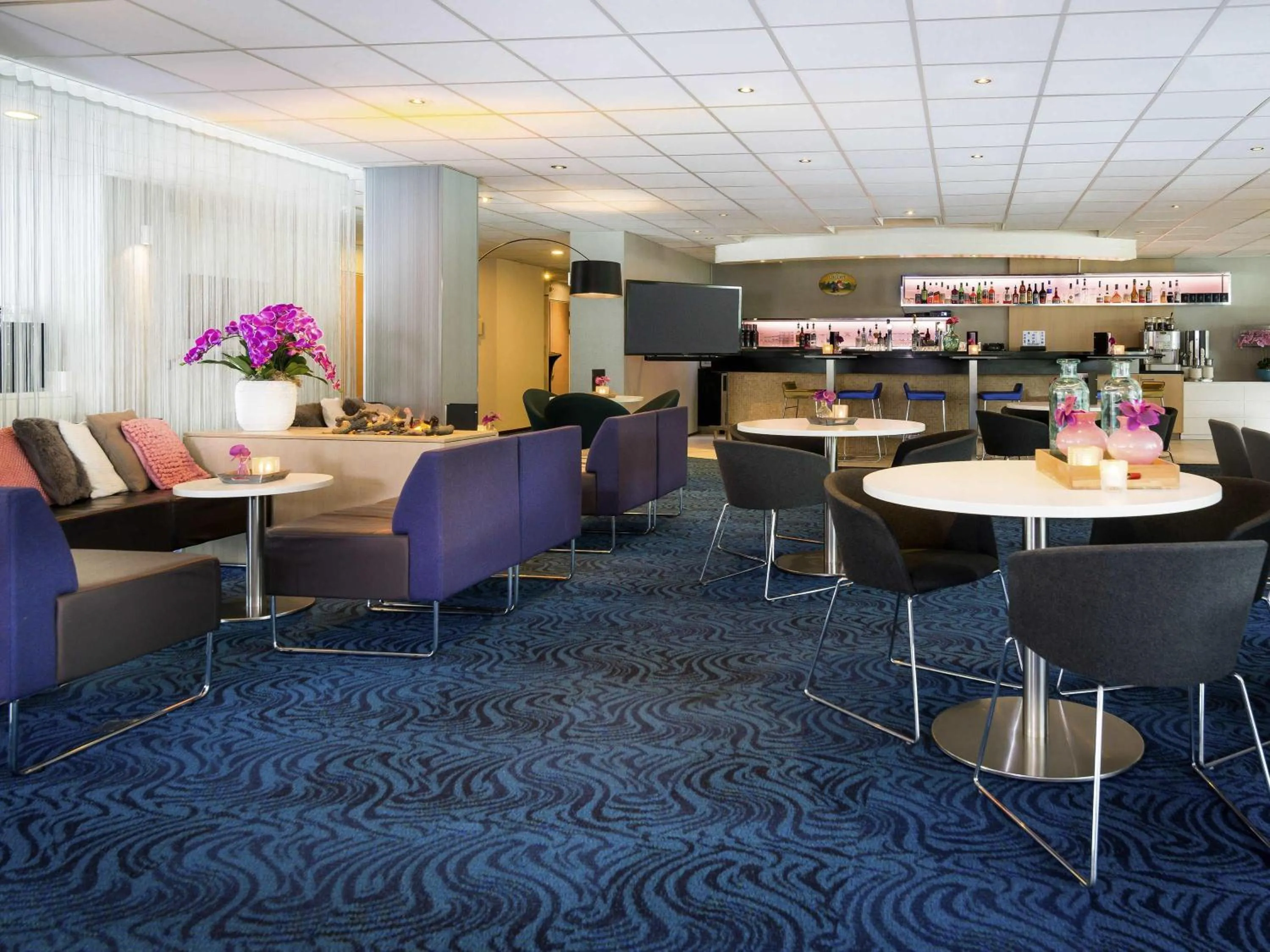 Lounge or bar in Novotel Maastricht