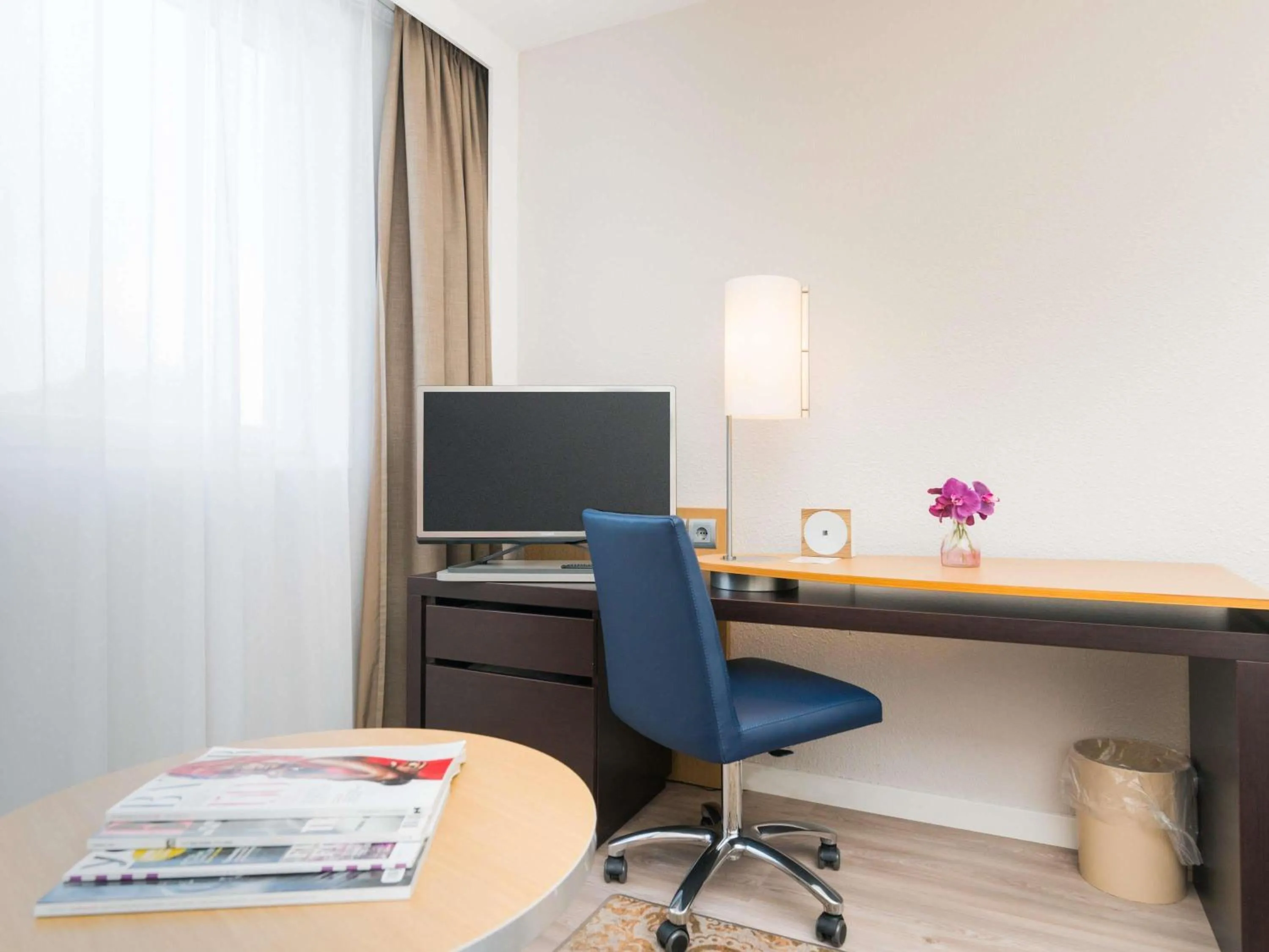 Bedroom in Novotel Maastricht