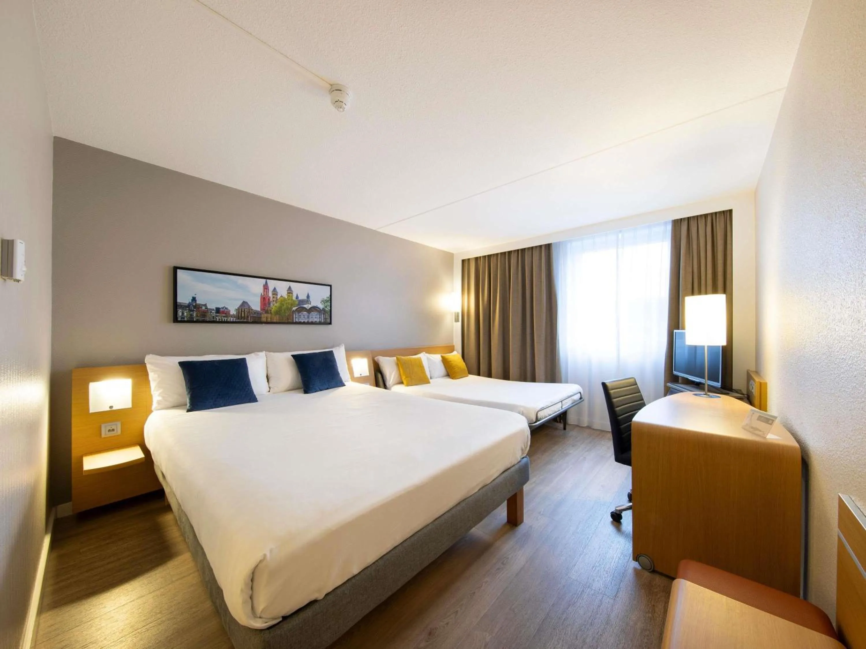 Bedroom, Bed in Novotel Maastricht