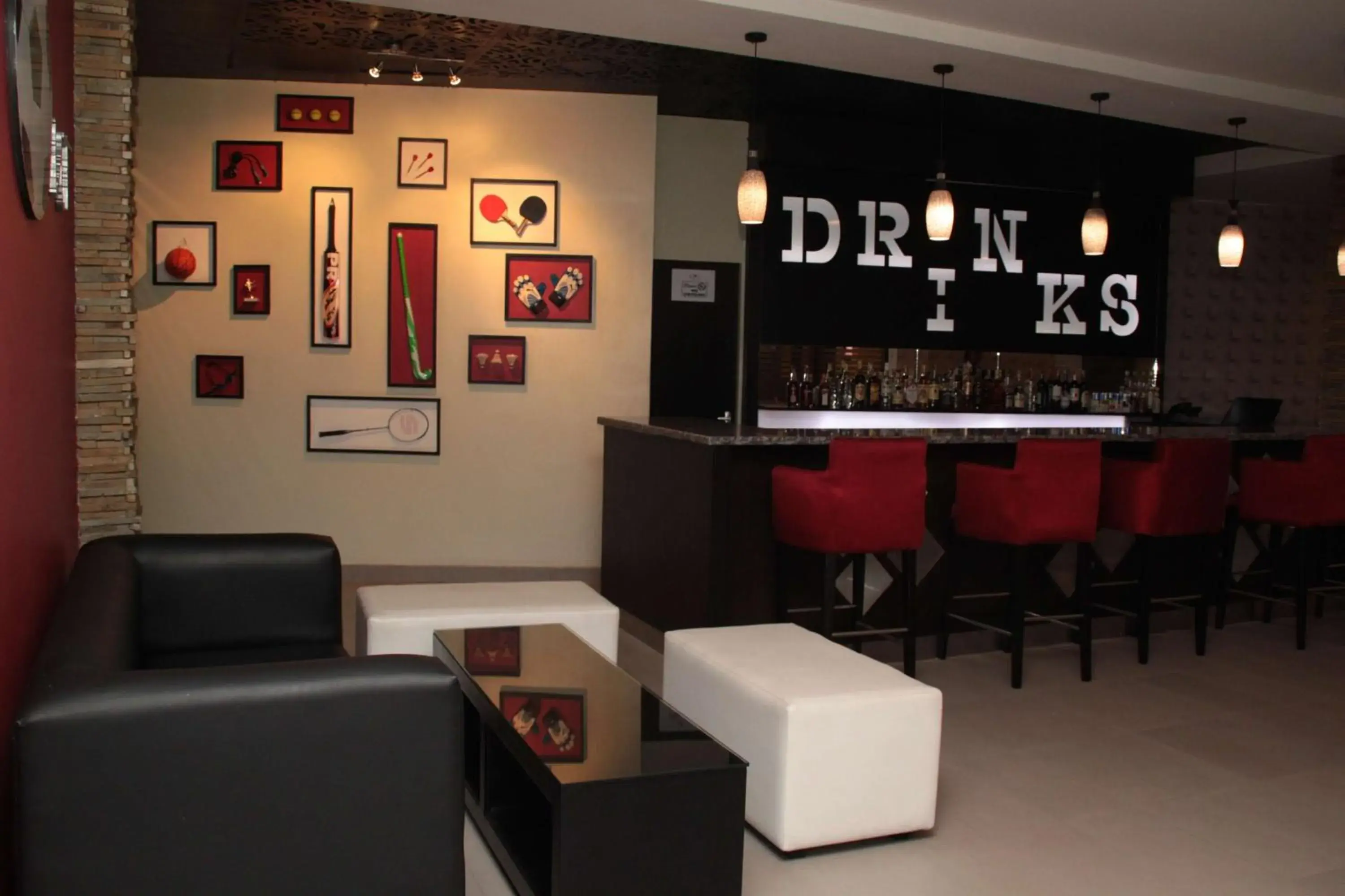 Lounge or bar in Best Western Plus Meridian Hotel Lounge or bar in Best Western Plus Meridian Hotel