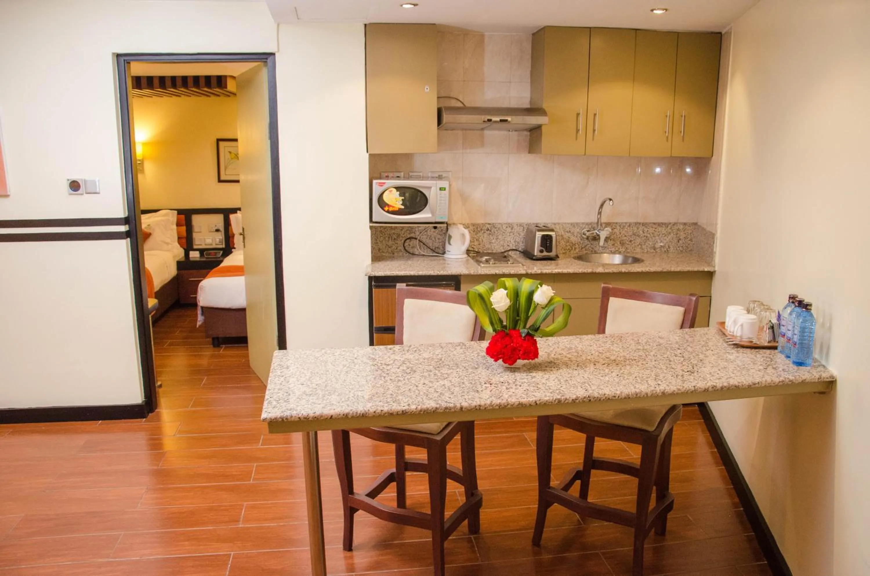 Kitchen or kitchenette in Best Western Plus Meridian Hotel