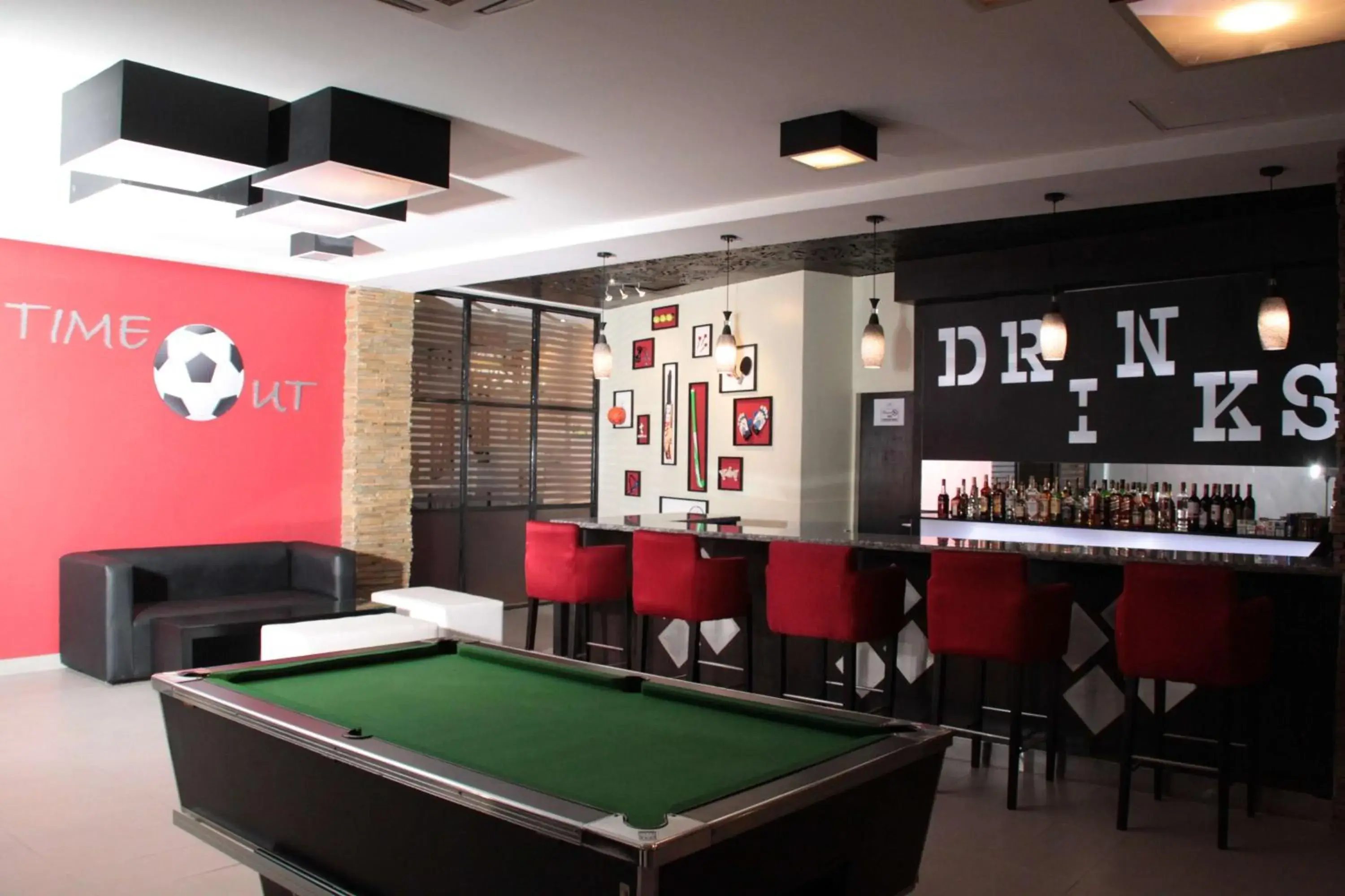 Lounge or bar in Best Western Plus Meridian Hotel Lounge or bar in Best Western Plus Meridian Hotel