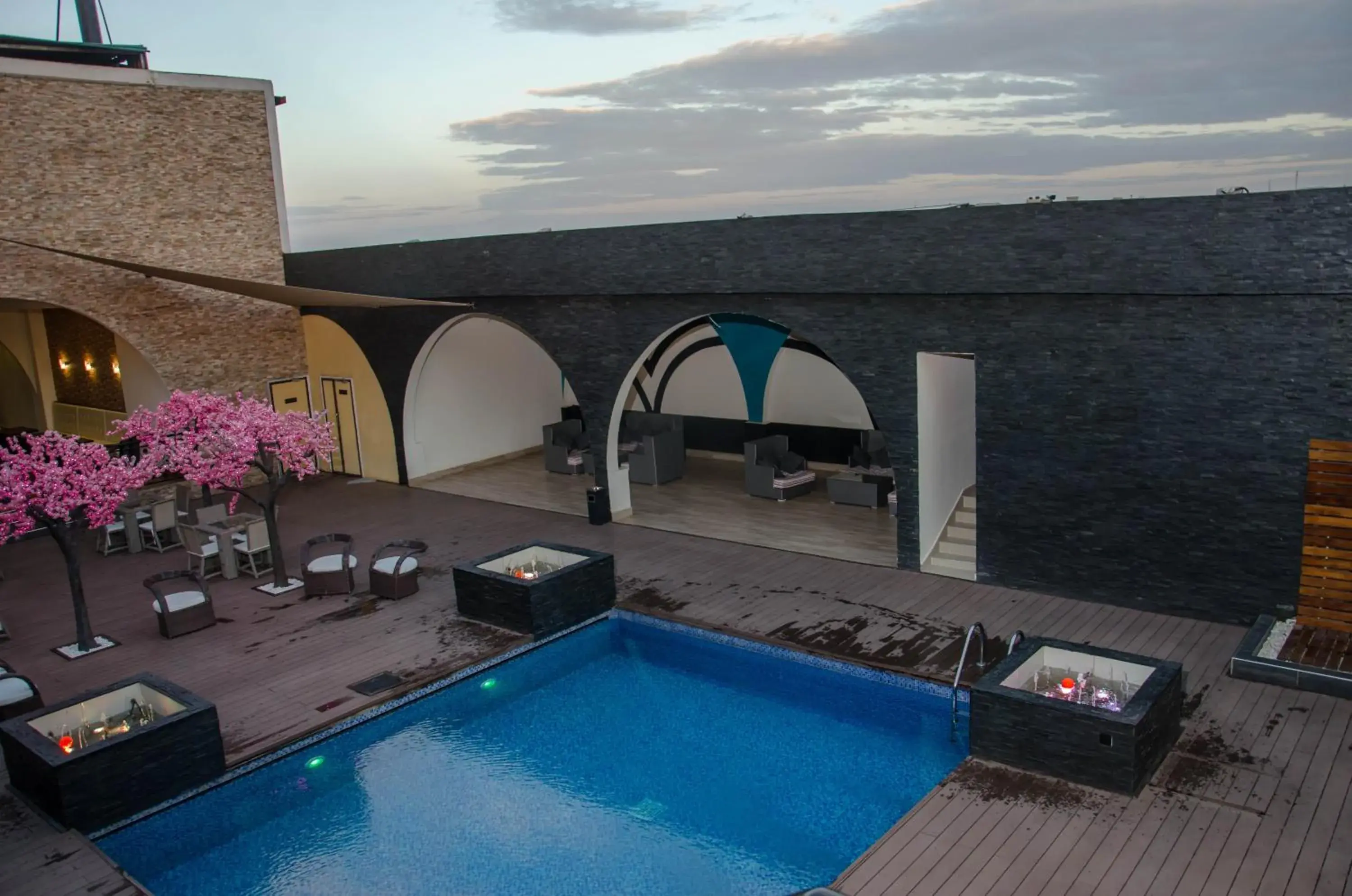 Swimming pool in Best Western Plus Meridian Hotel Swimming pool in Best Western Plus Meridian Hotel