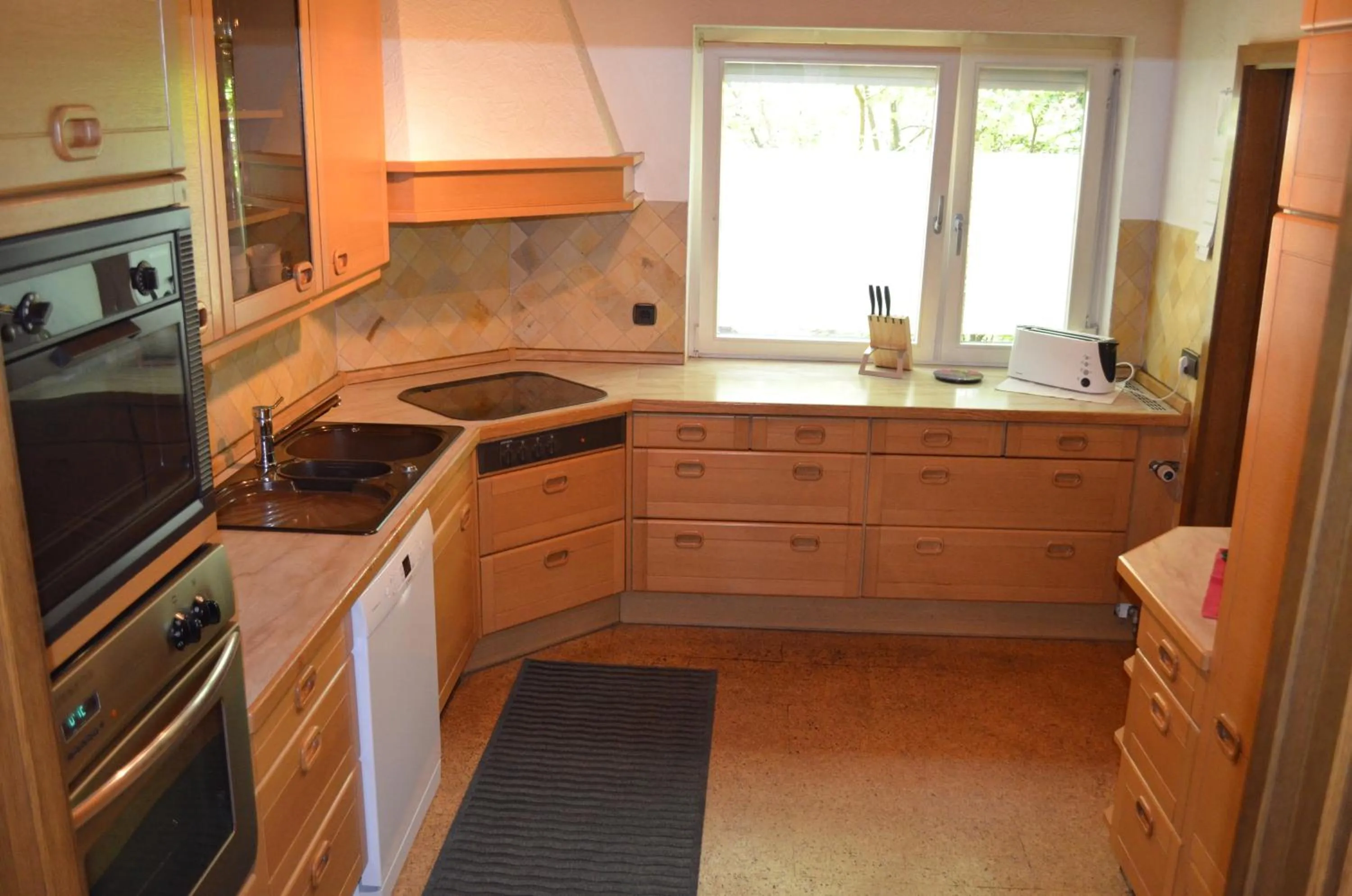 Kitchen or kitchenette in Prinz City Apartments