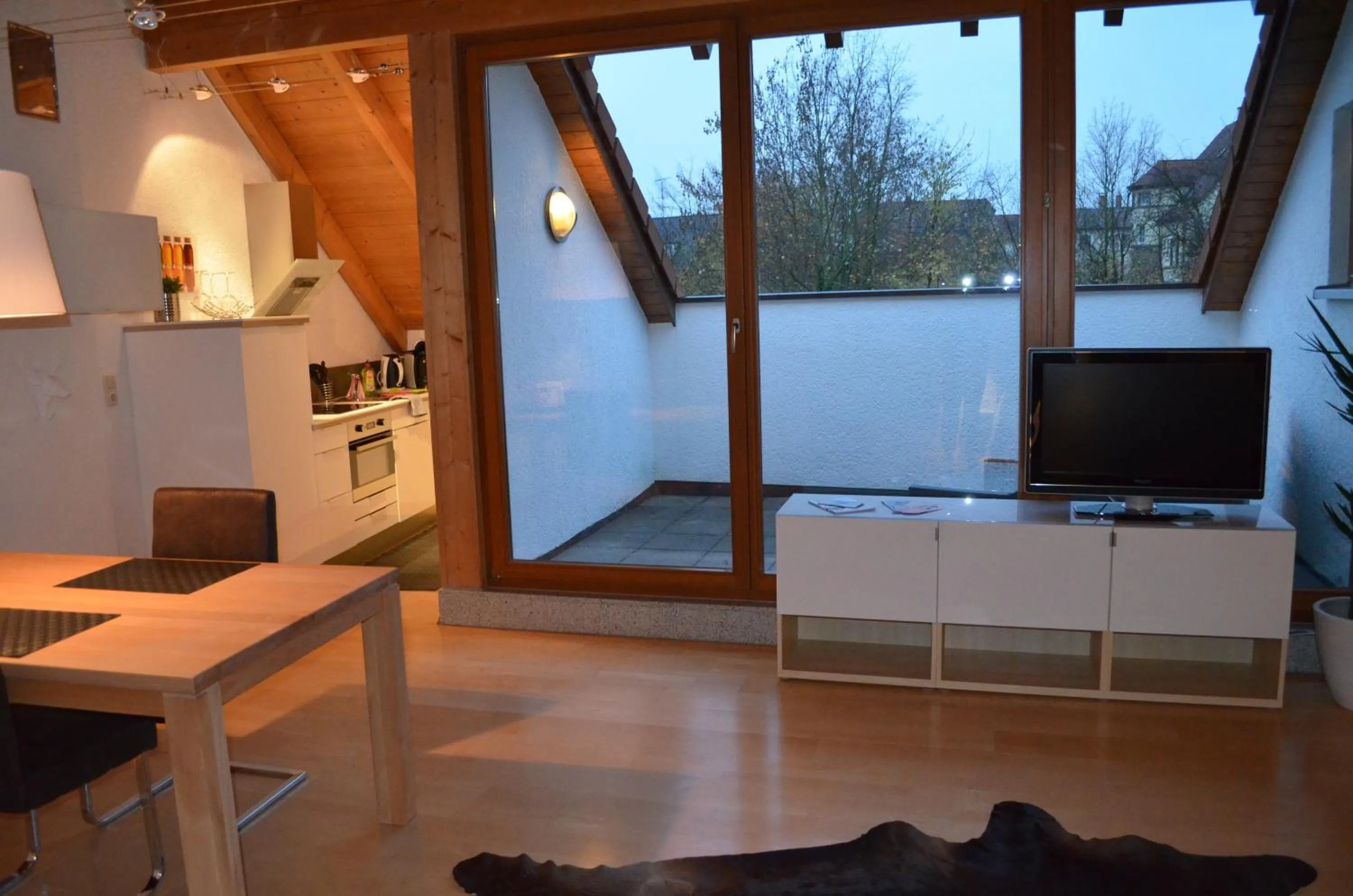 Dining area in Prinz City Apartments