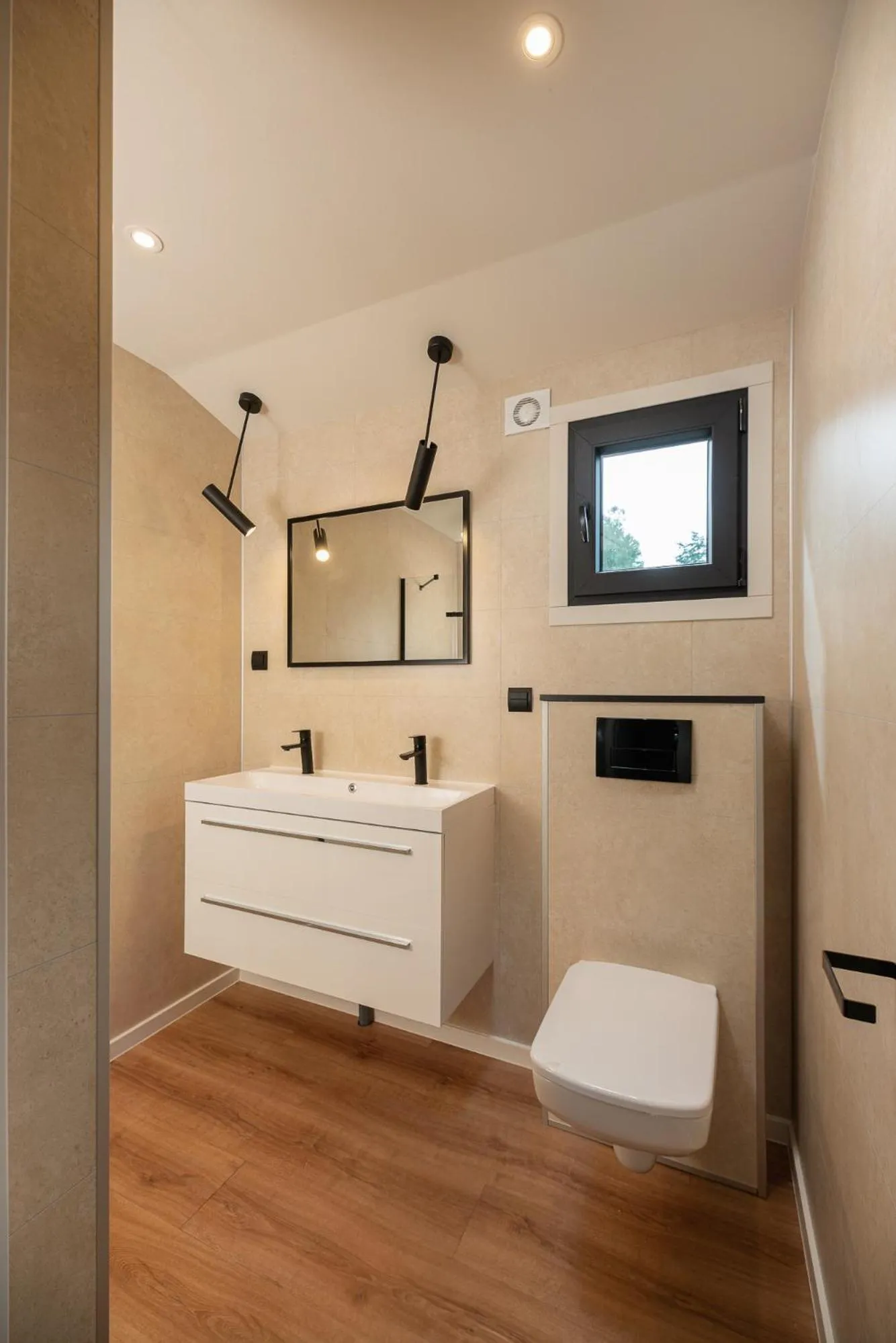 Bathroom in The Valley x Wilsum