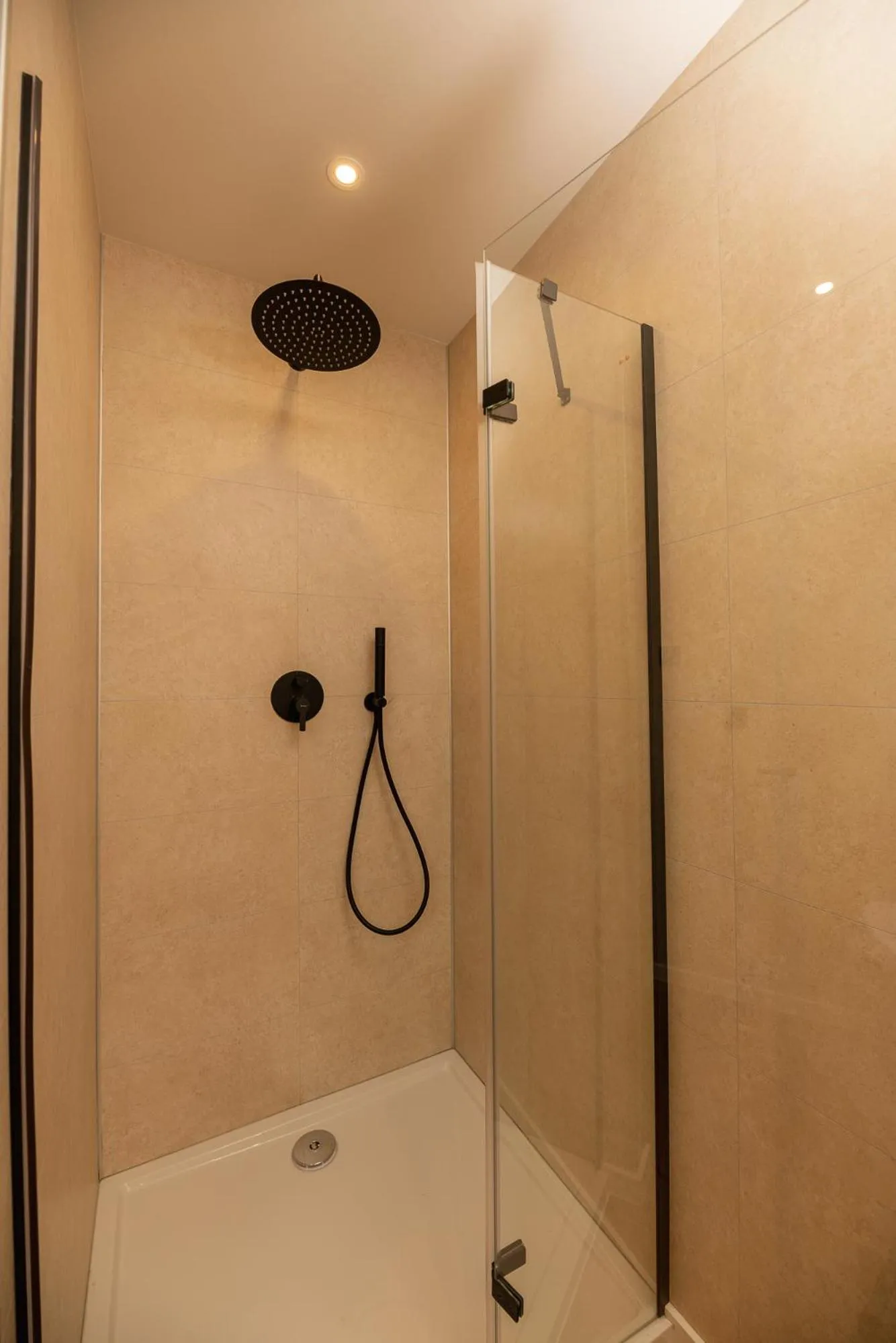 Shower in The Valley x Wilsum