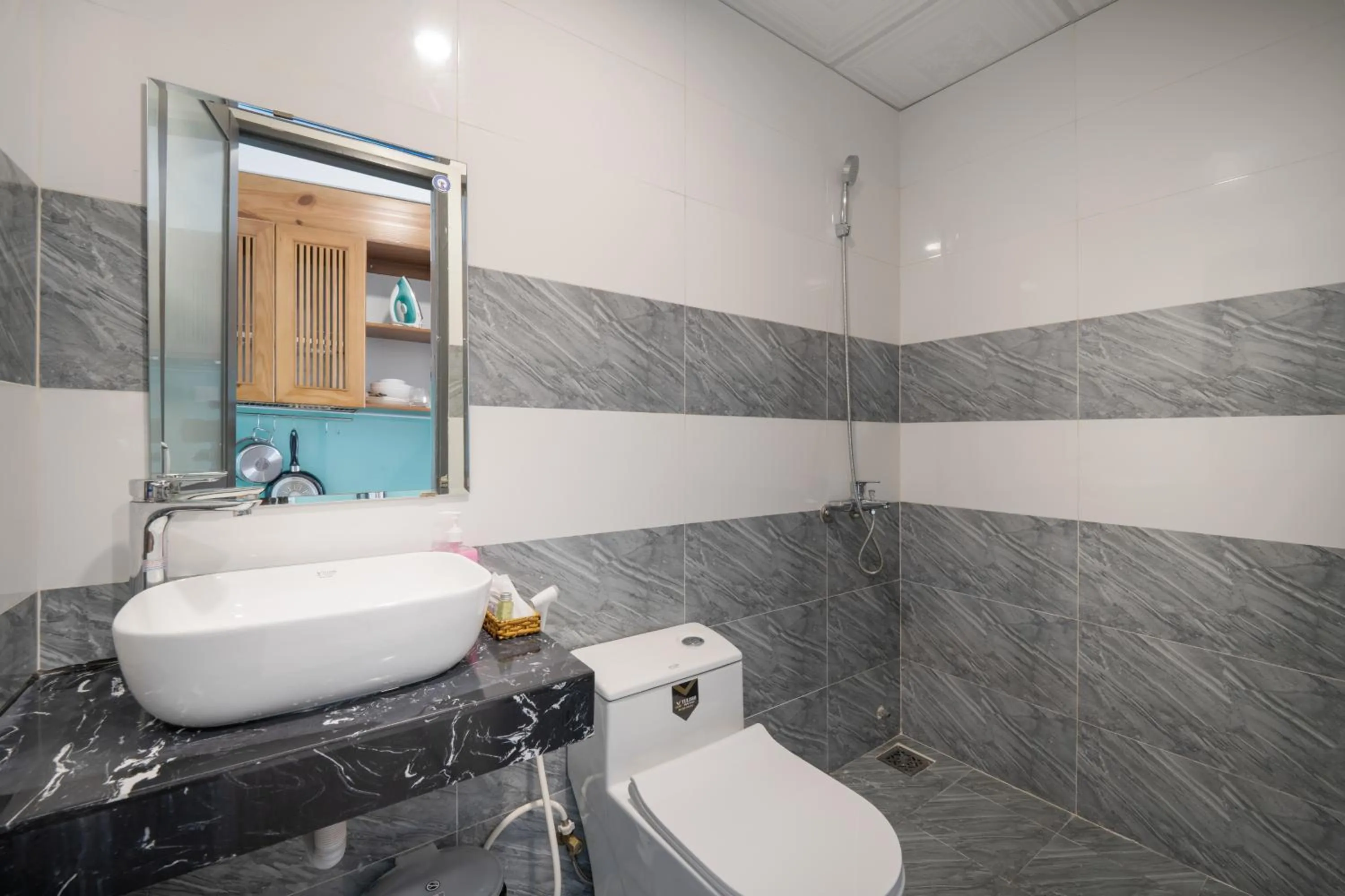 Shower in Carol Homestay & Apartment Đà Nẵng 4