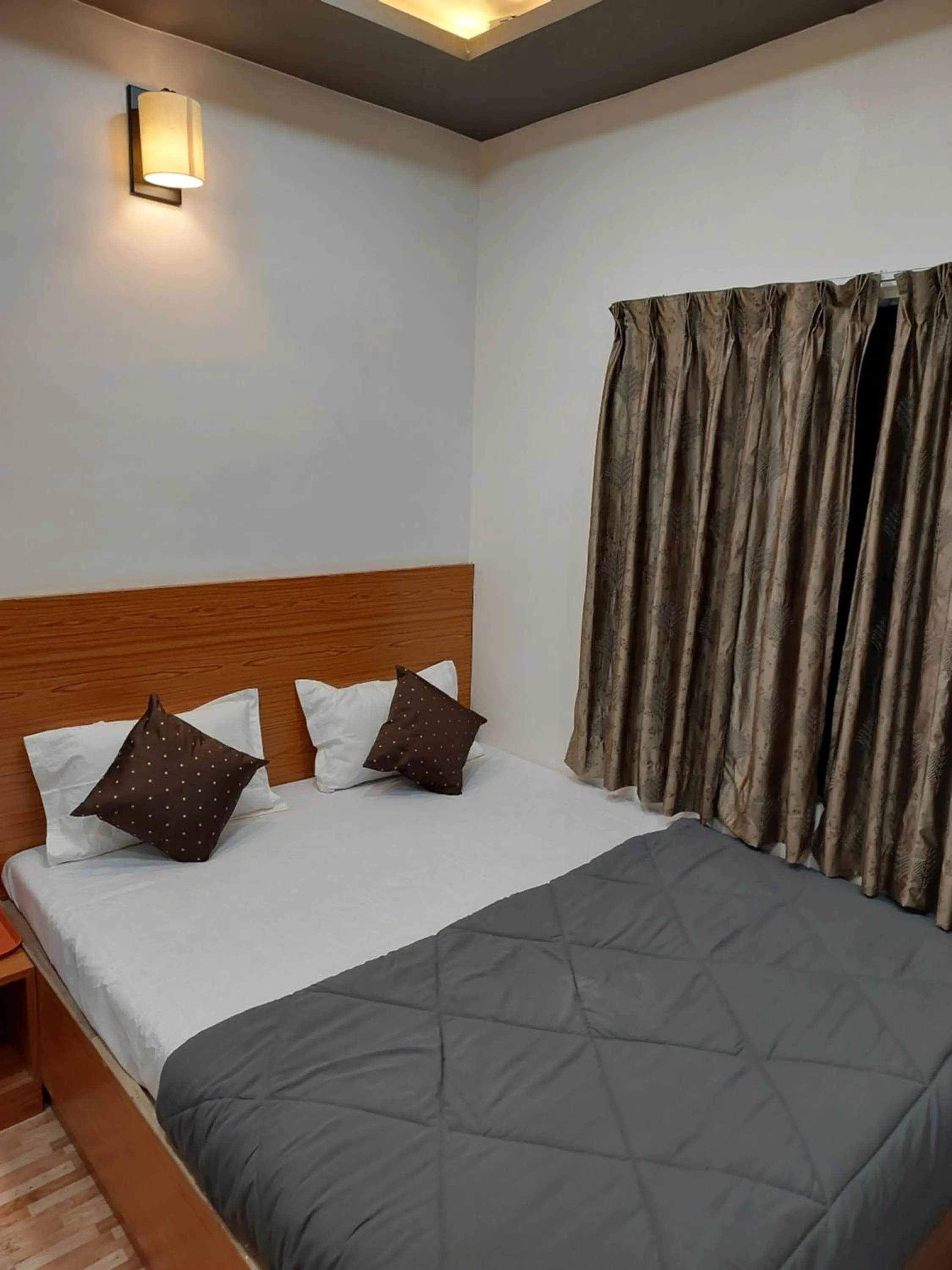 Bed in Hotel Sai Dakshina Inn & The Fern Restaurant