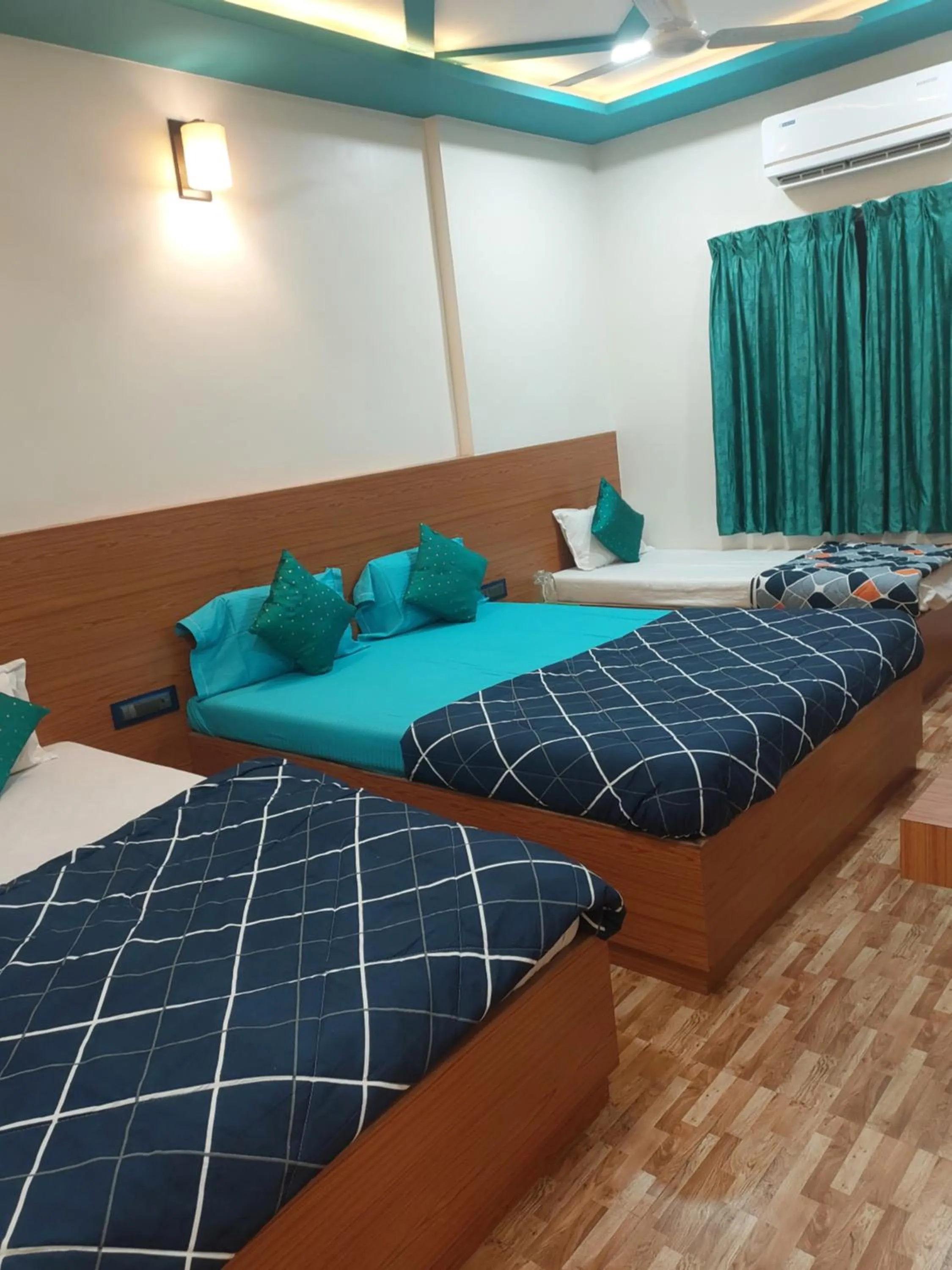 Bed in Hotel Sai Dakshina Inn & The Fern Restaurant