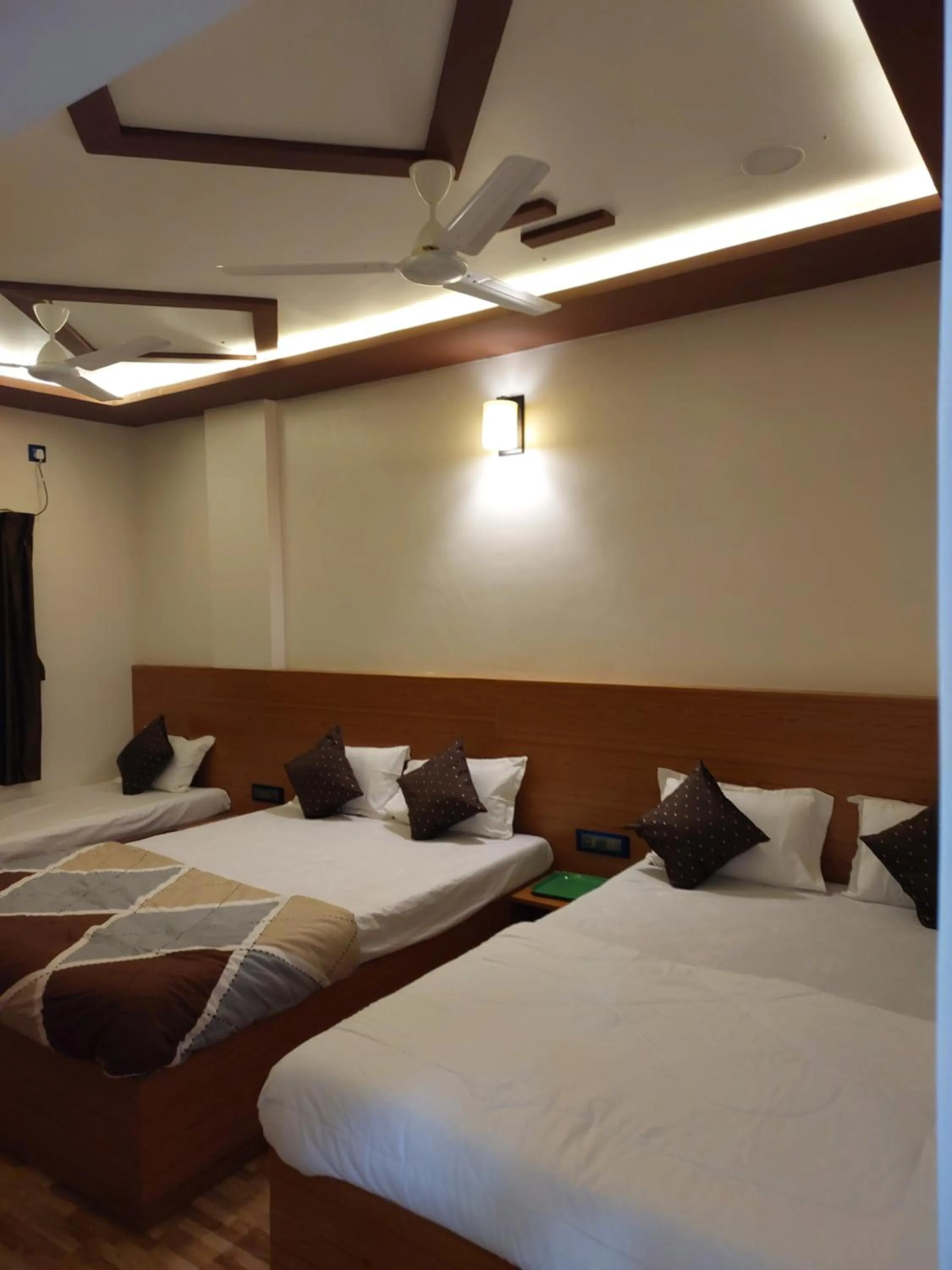 Bed in Hotel Sai Dakshina Inn & The Fern Restaurant