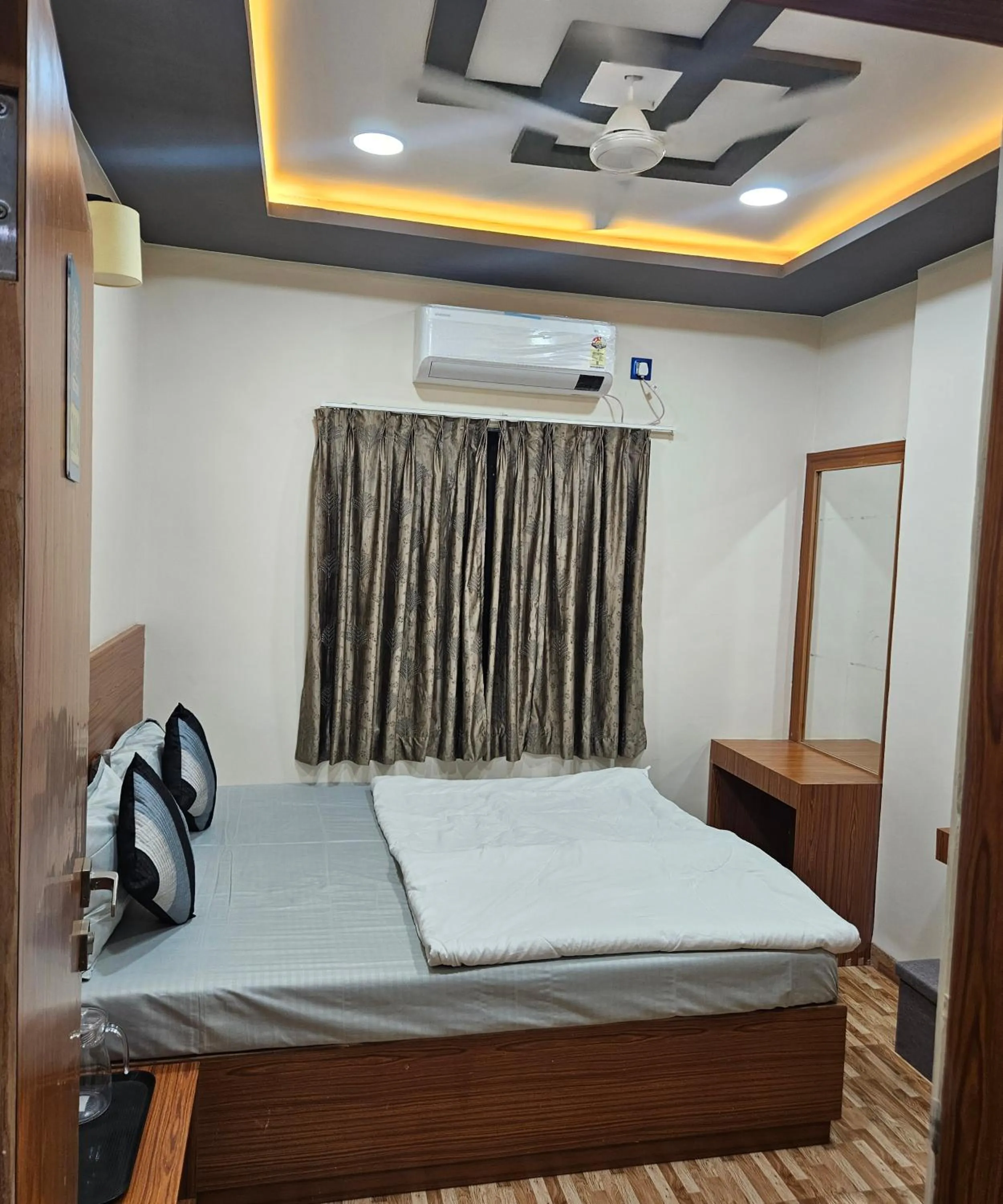 Bed in Hotel Sai Dakshina Inn & The Fern Restaurant