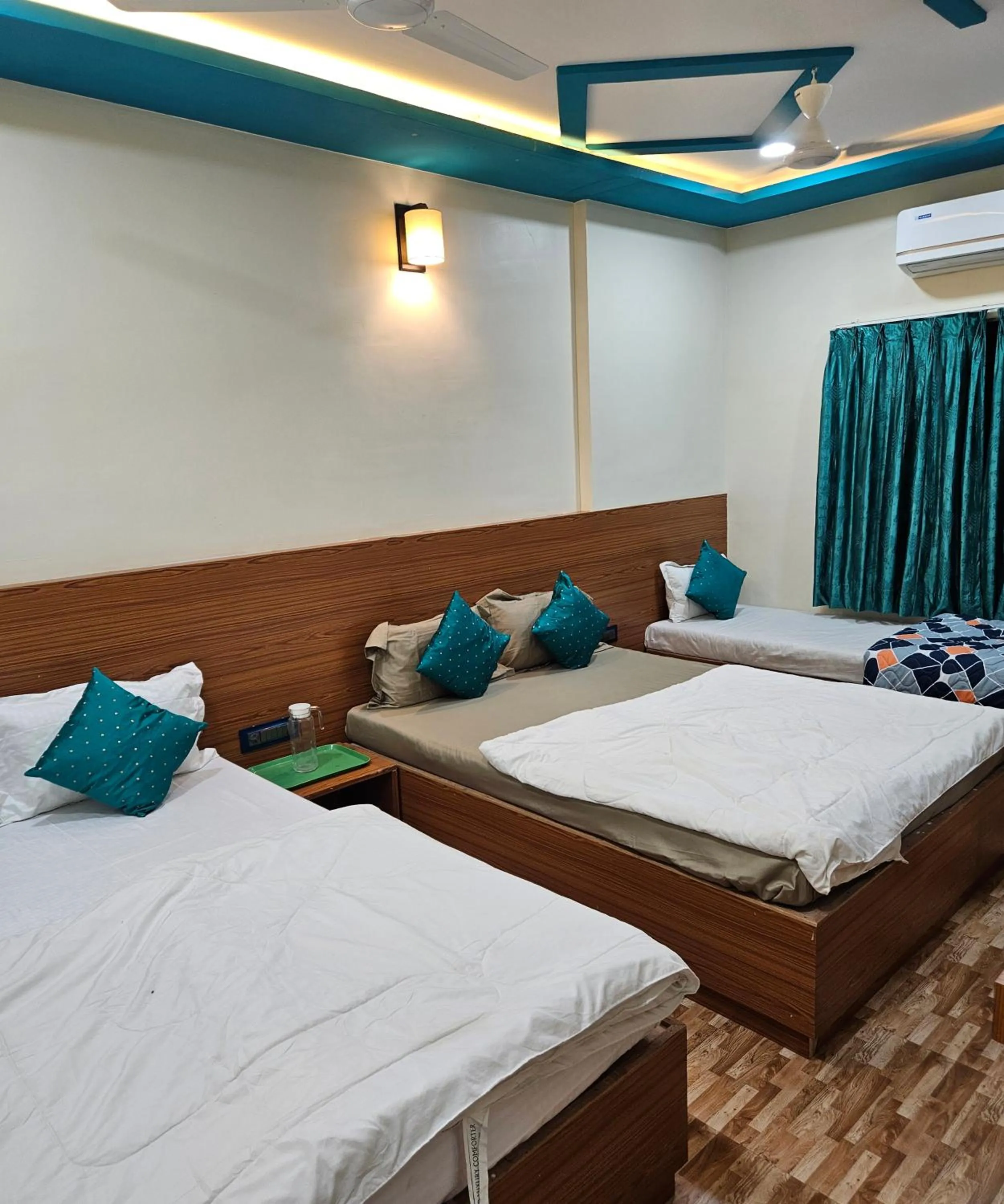 Bed in Hotel Sai Dakshina Inn & The Fern Restaurant