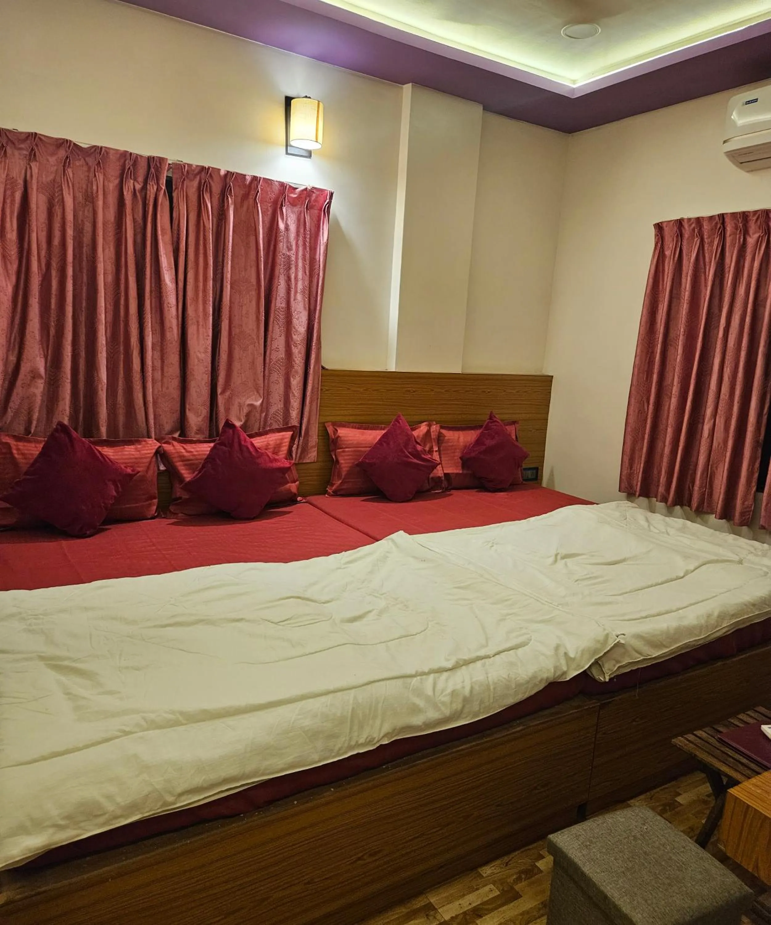 Bed in Hotel Sai Dakshina Inn & The Fern Restaurant