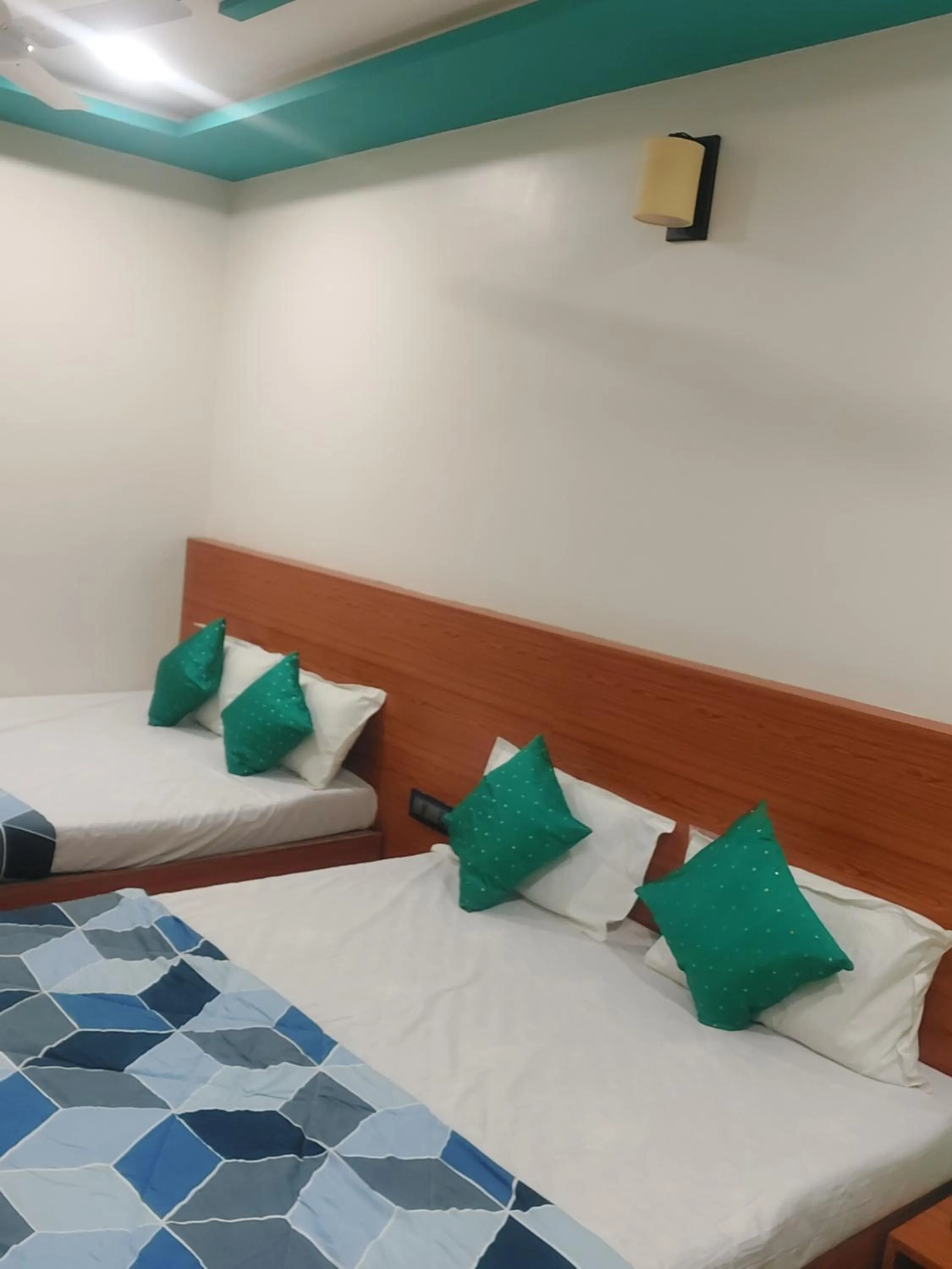 Bed in Hotel Sai Dakshina Inn & The Fern Restaurant