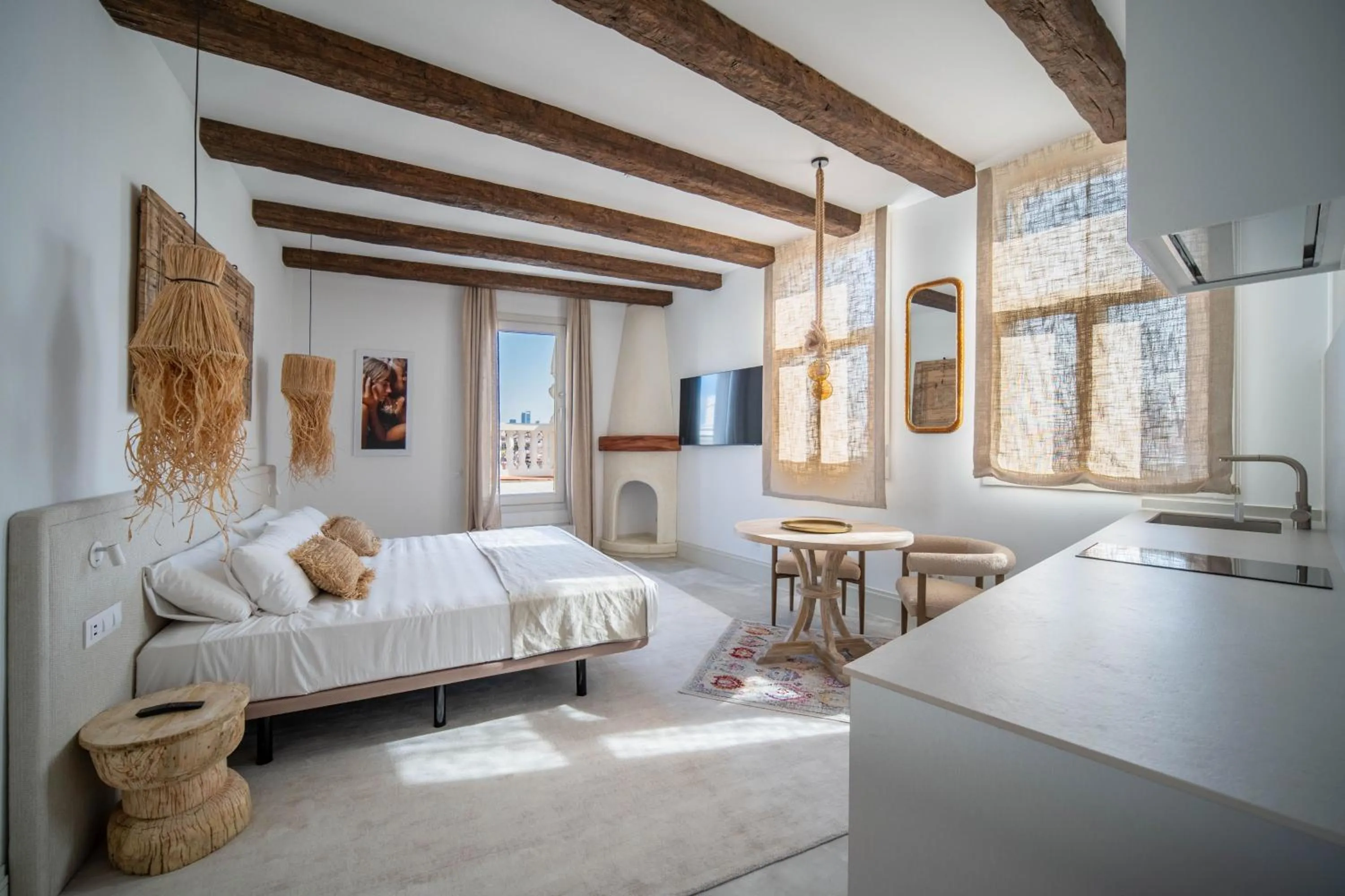 Photo of the whole room in Apartamentos Soho Boutique Hoy No Me Puedo Levantar