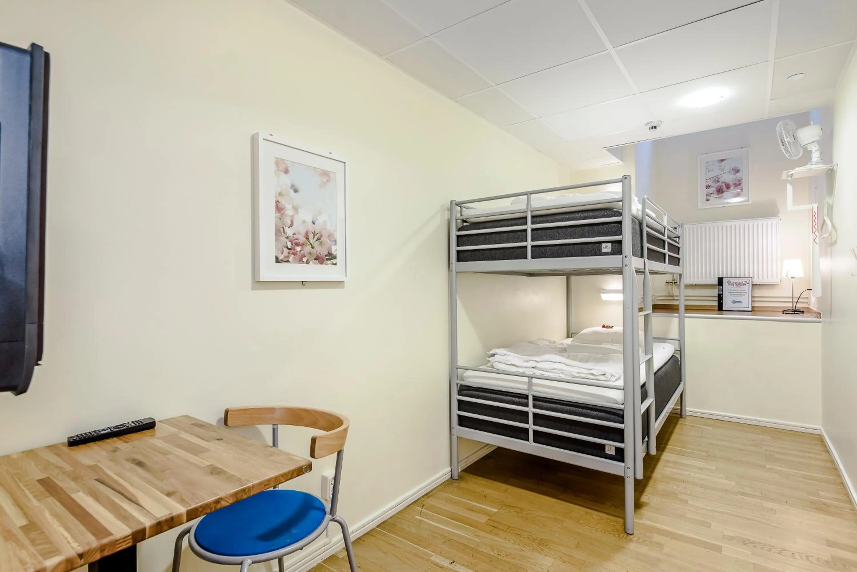 Bedroom, Bed in City Hostel