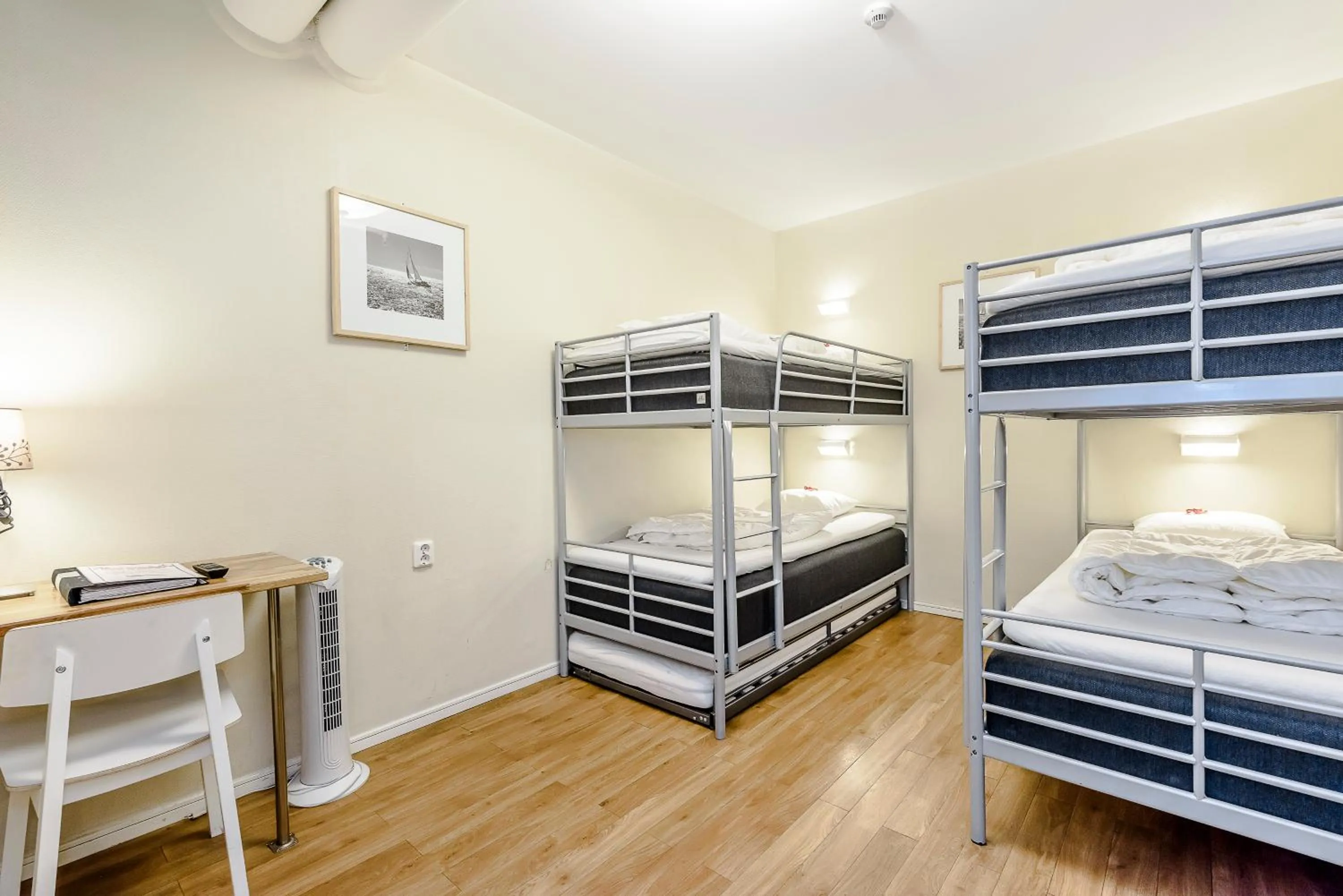 Bedroom, Bed in City Hostel