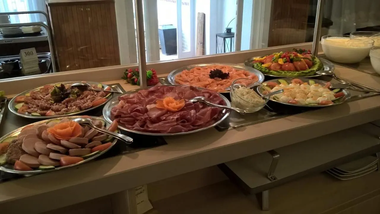 Breakfast in Hotel Zur schönen Aussicht