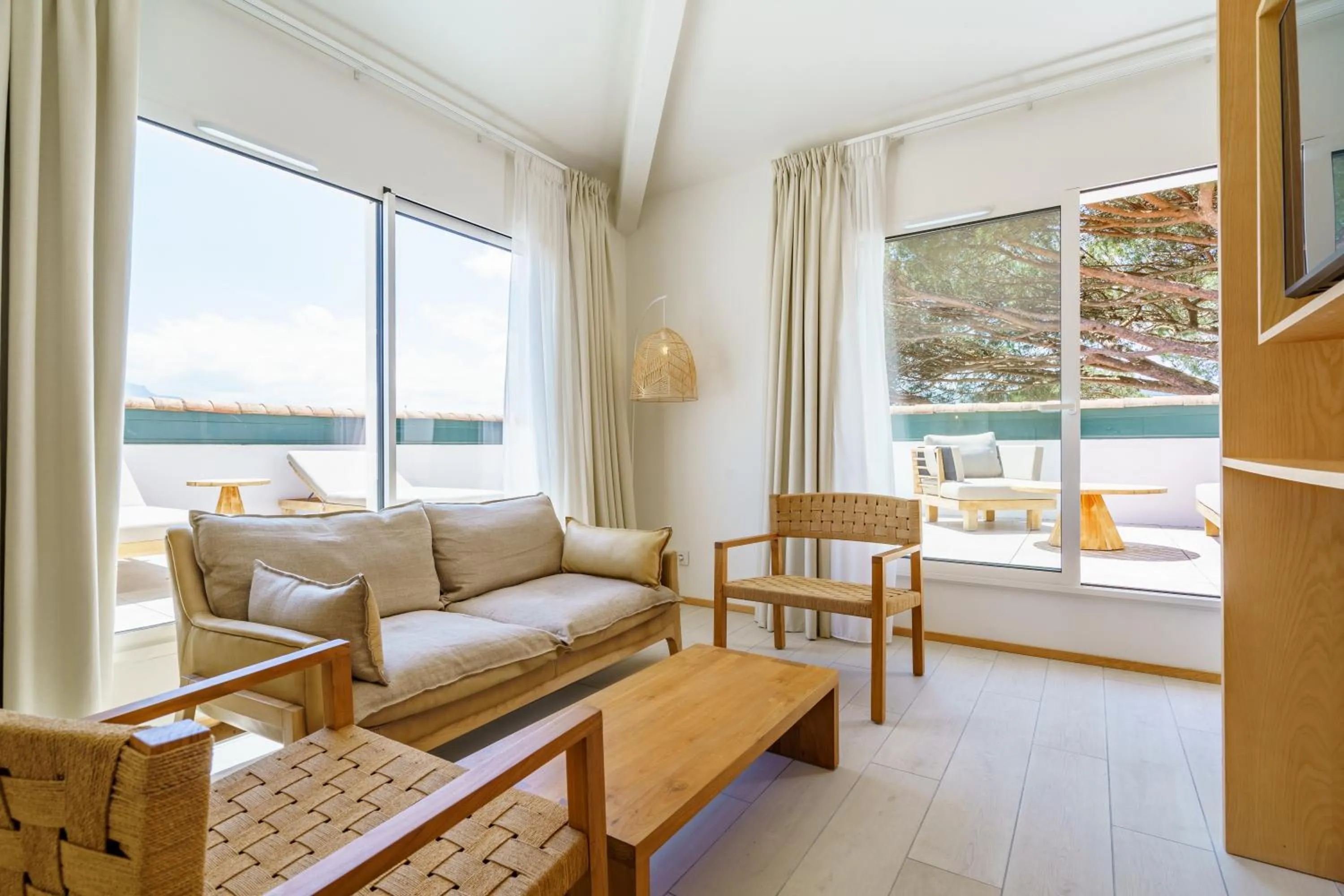 Living room in Hôtel Ibaïa