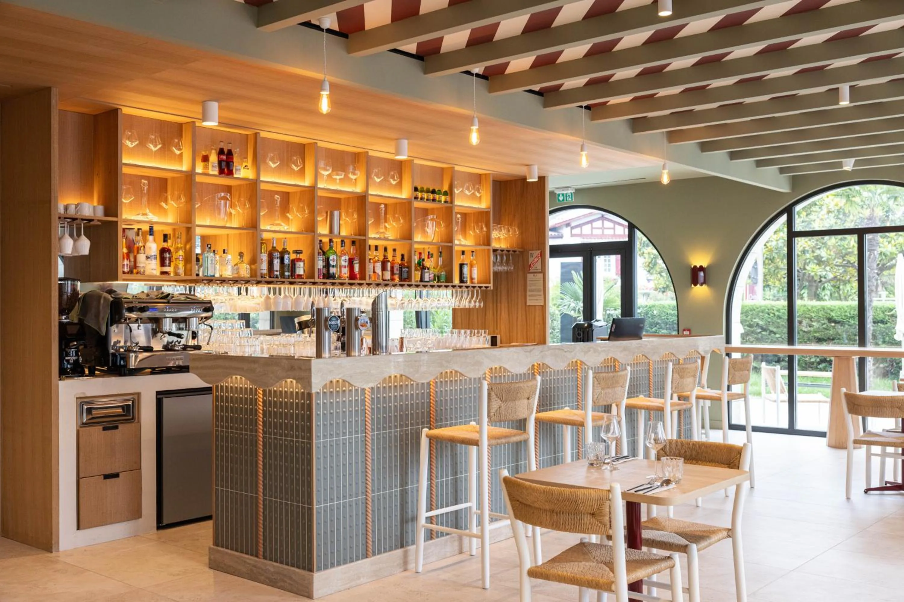 Lounge or bar in Hôtel Ibaïa