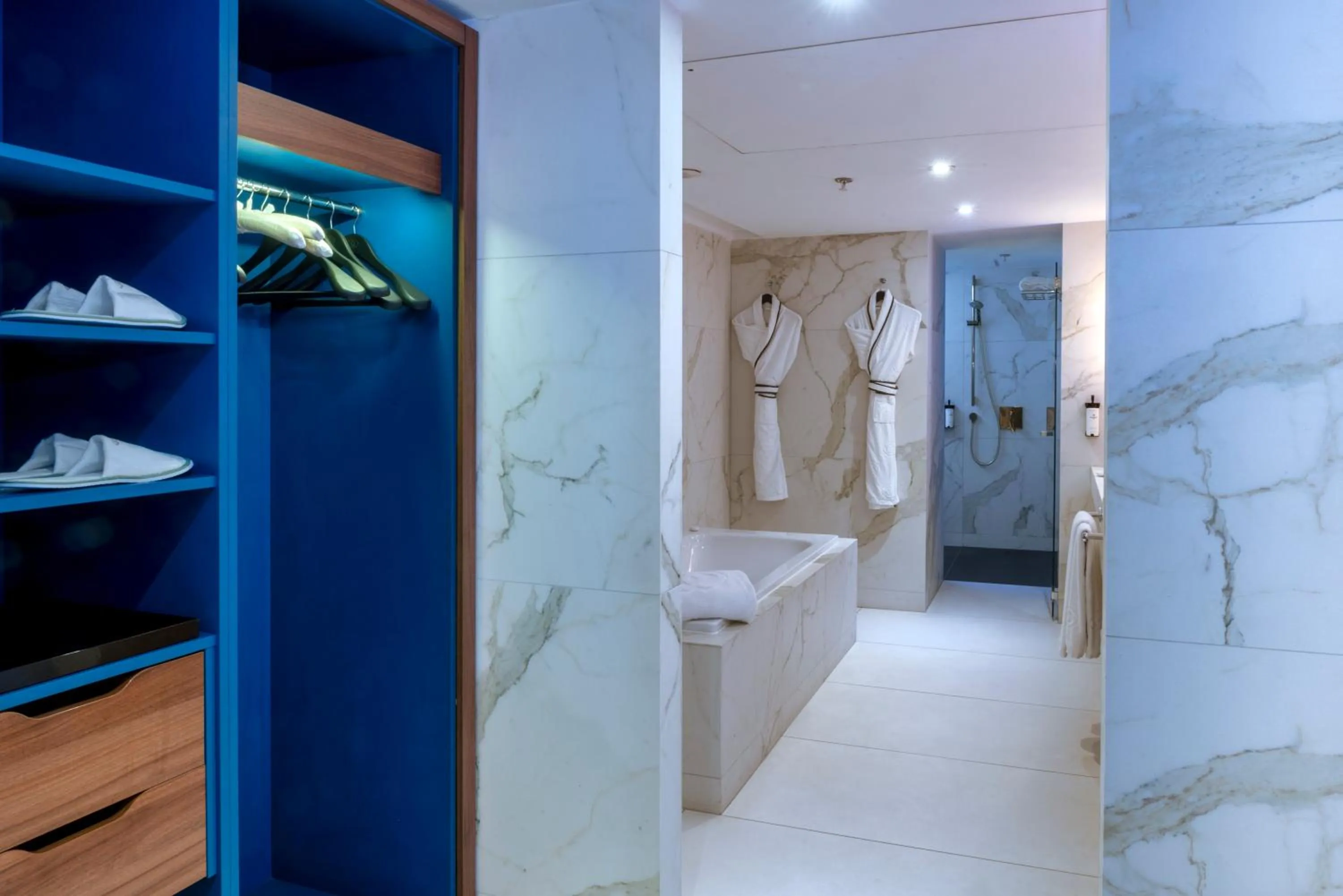 Shower in Sofitel Abidjan Hotel Ivoire