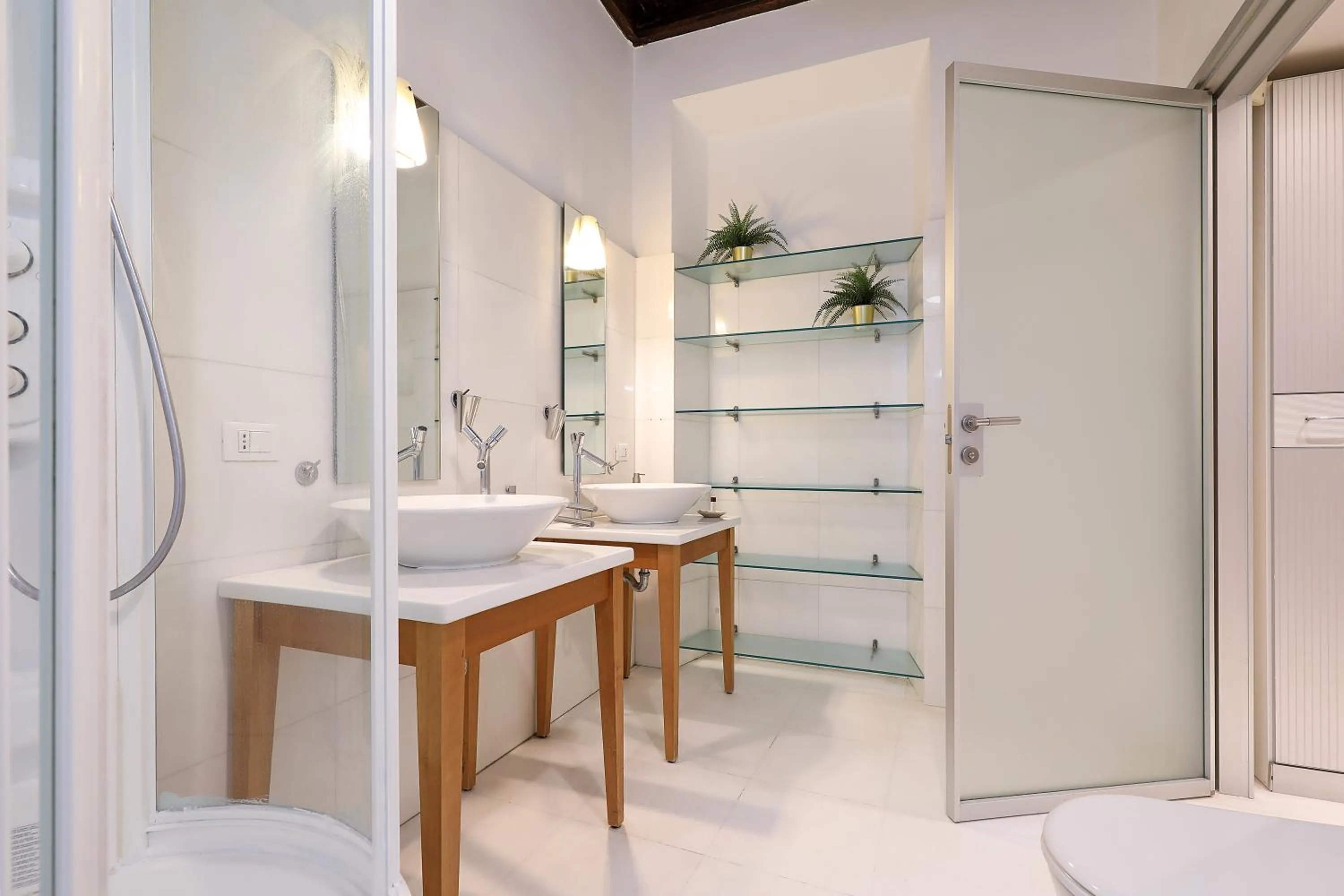 Shower in Luxury Gambero apartment