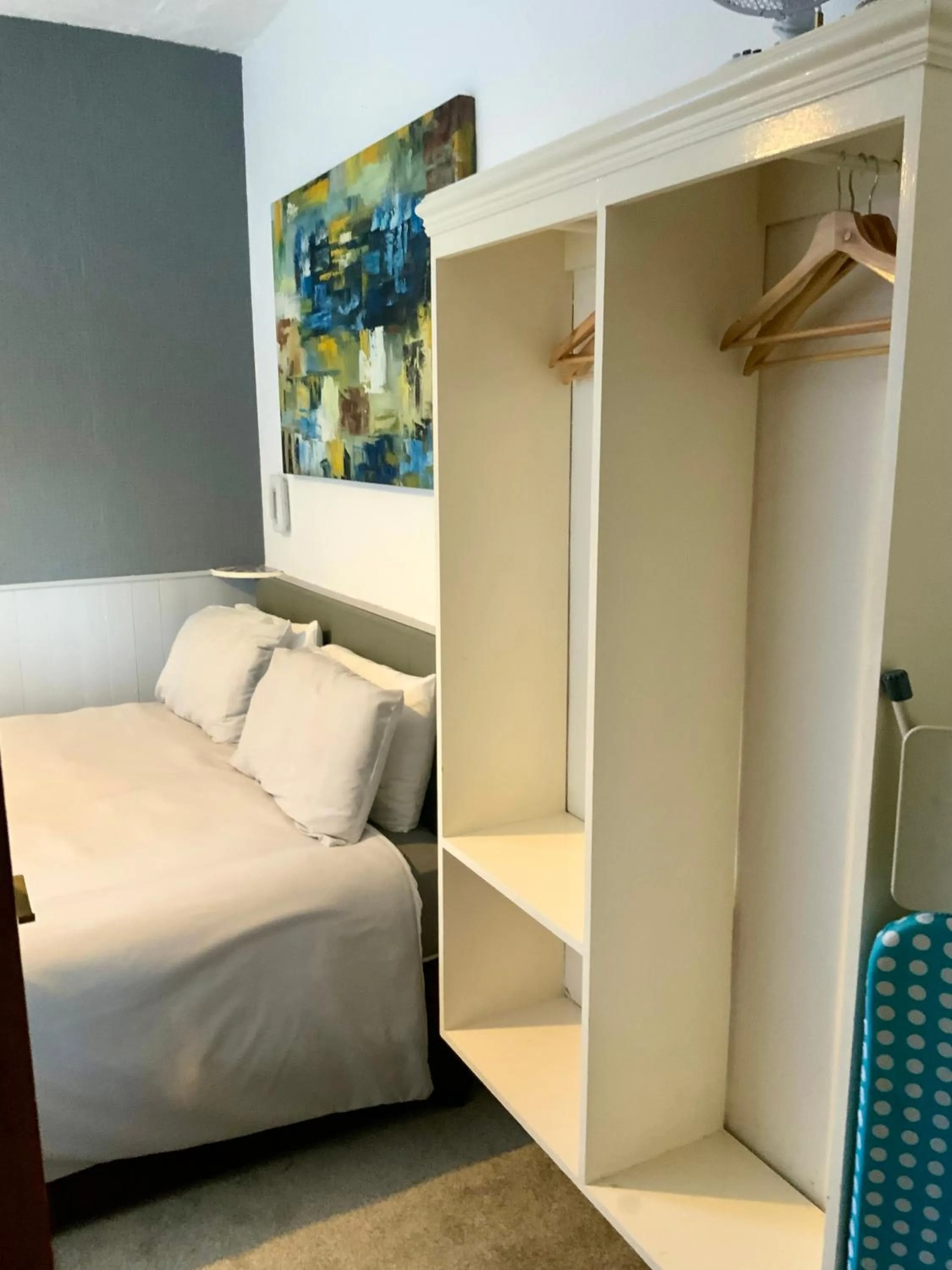 Bedroom, Bed in Bromptons