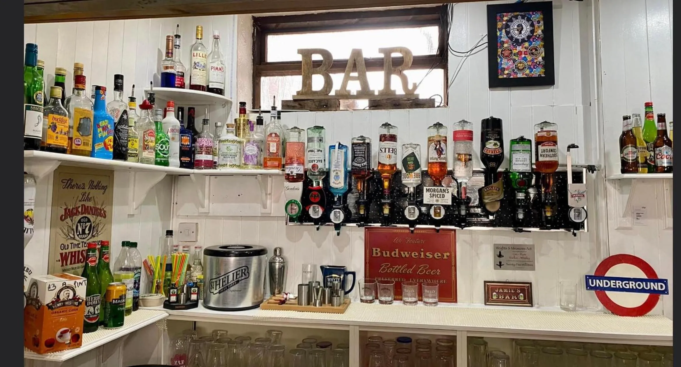 Lounge or bar in Bromptons