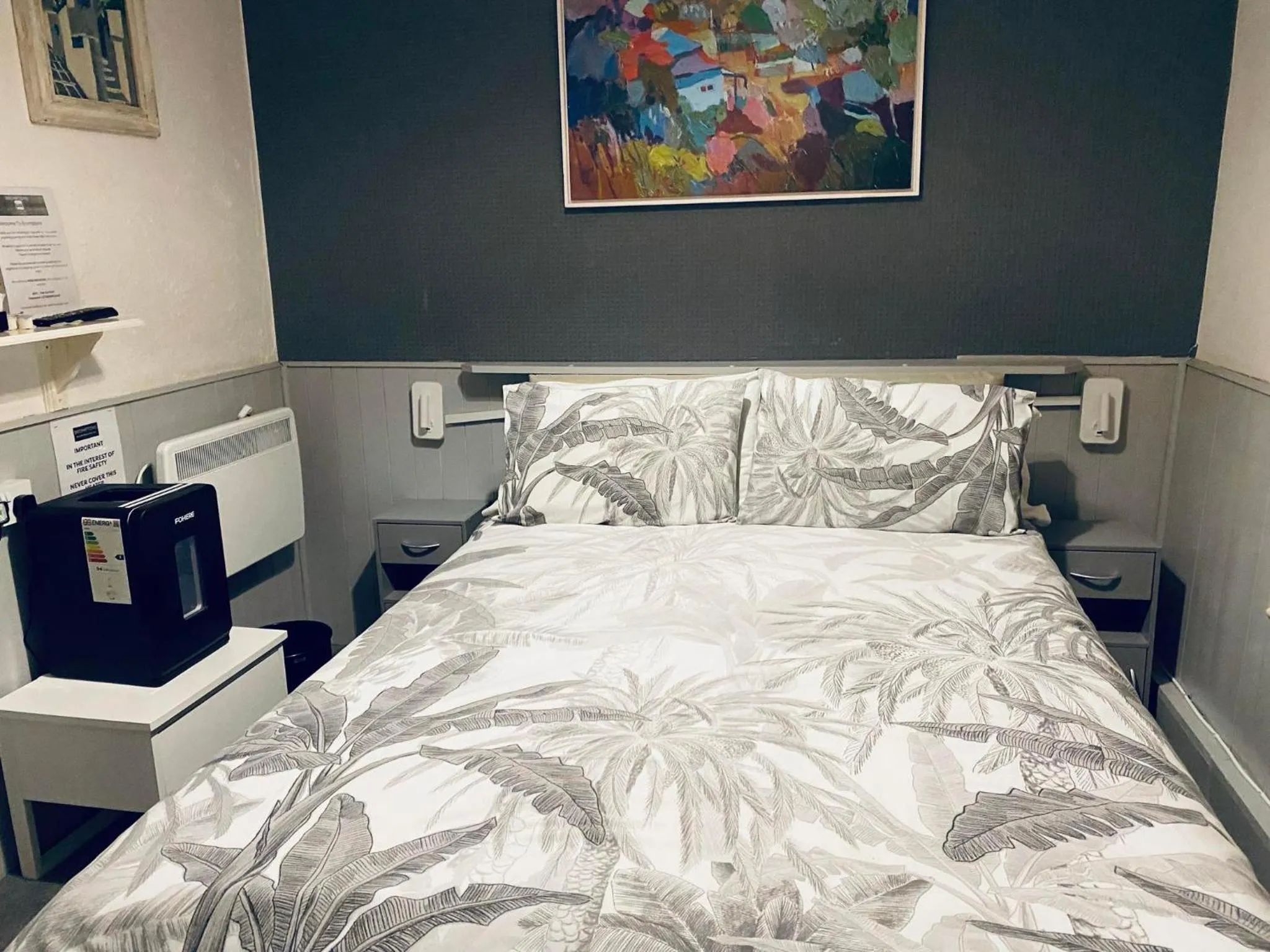 Bedroom, Bed in Bromptons