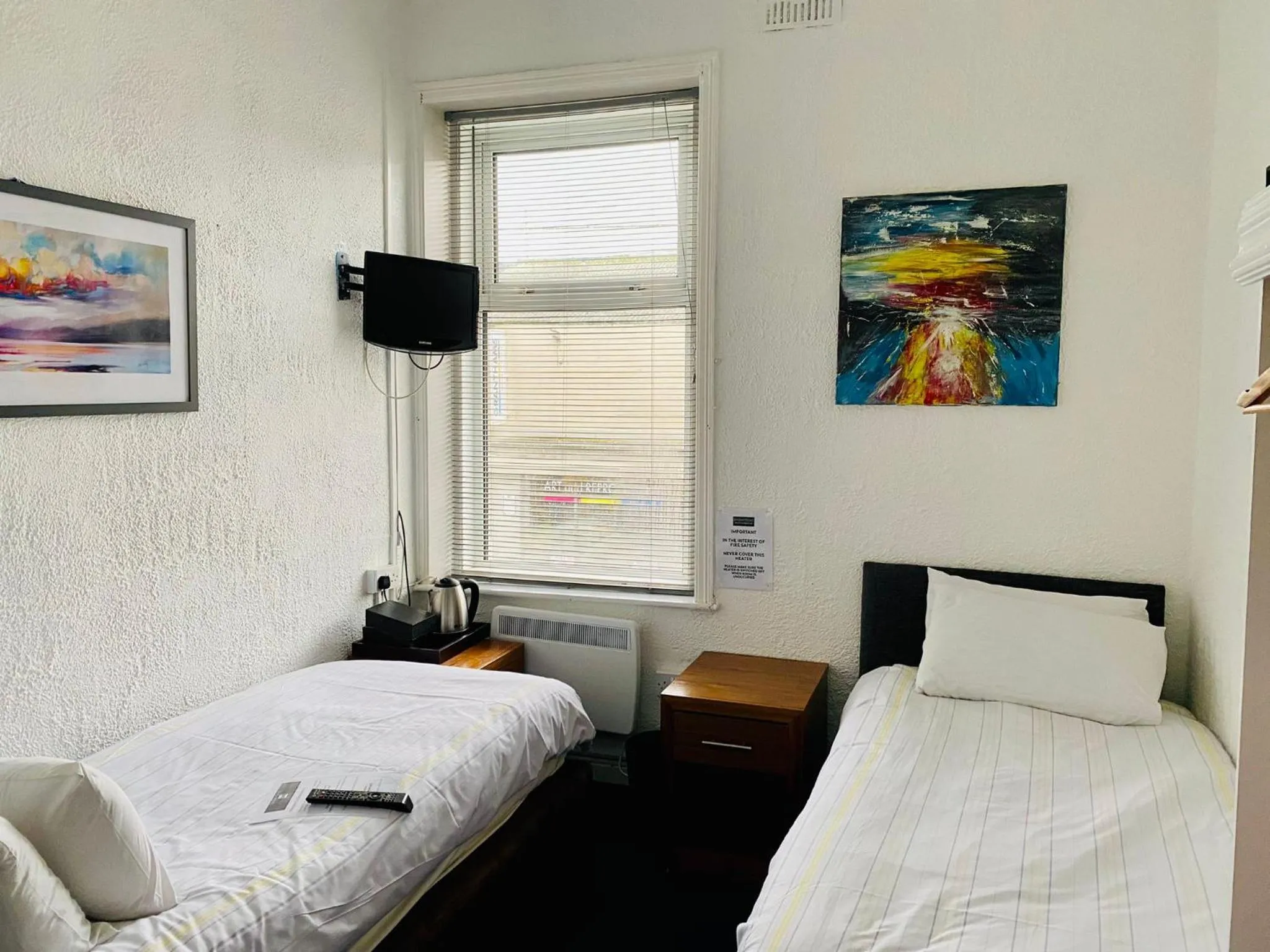 Bedroom, Bed in Bromptons