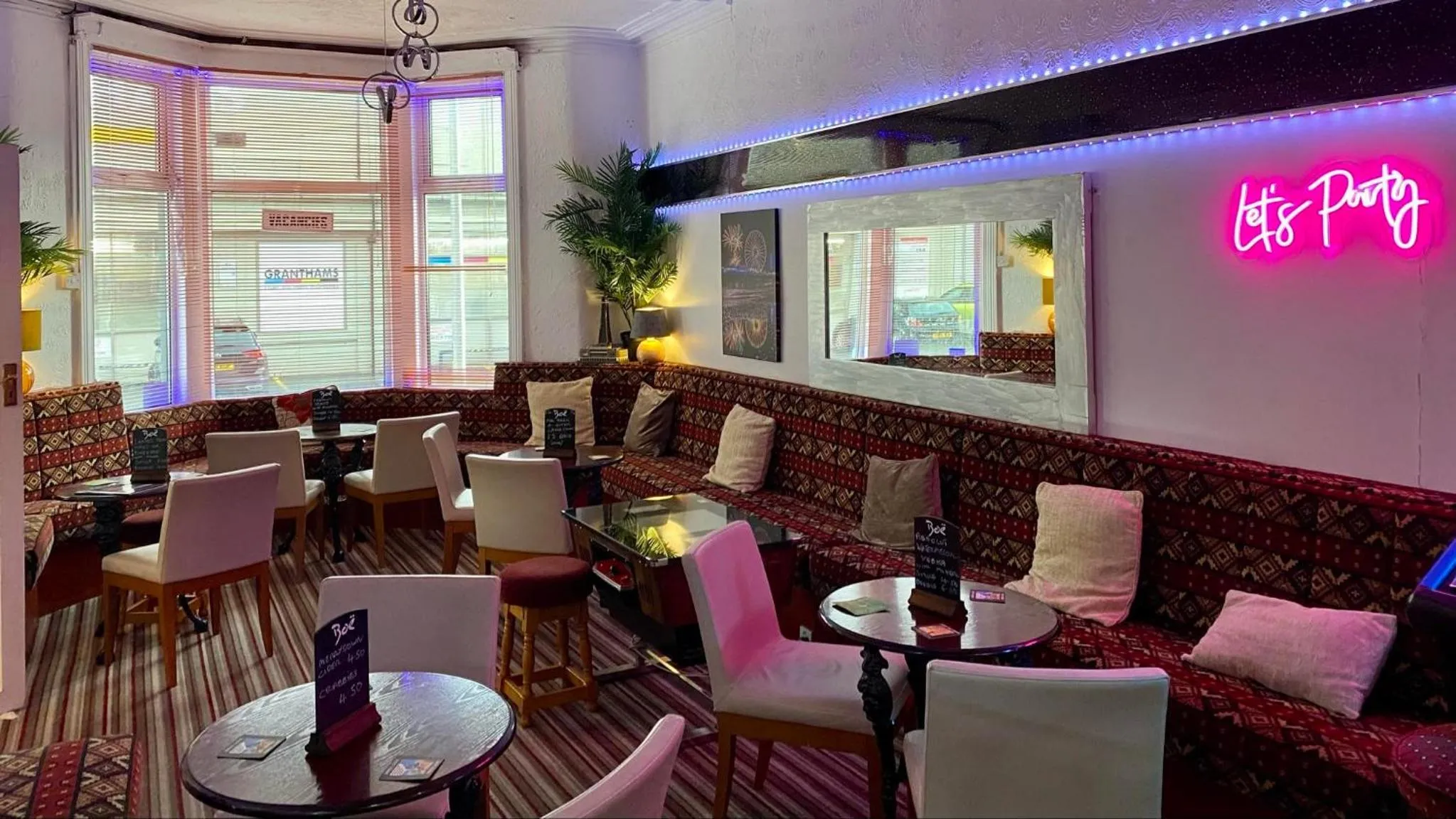 Lounge or bar in Bromptons