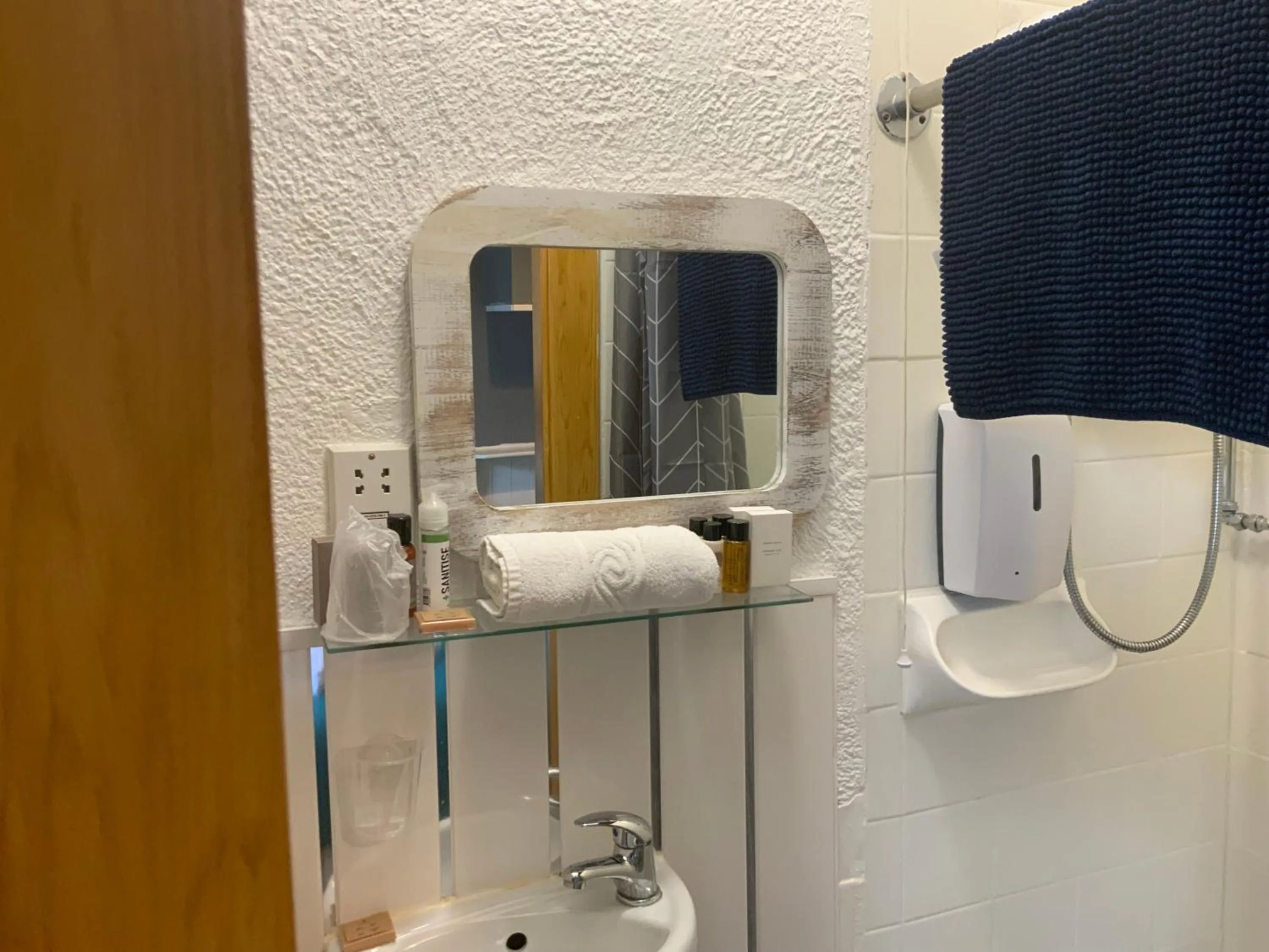 Bathroom in Bromptons