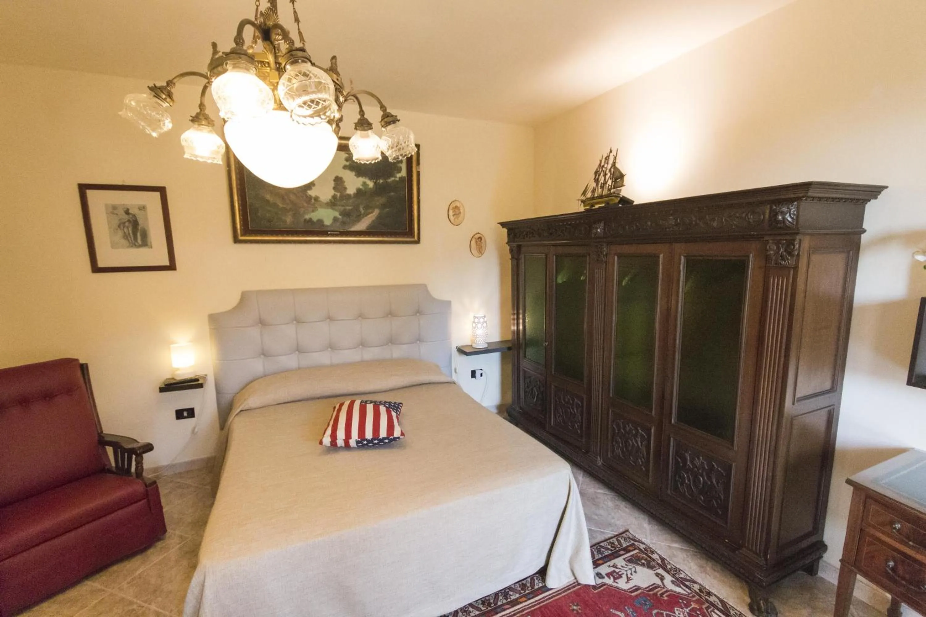 Photo of the whole room, Bed in B&B Luxury