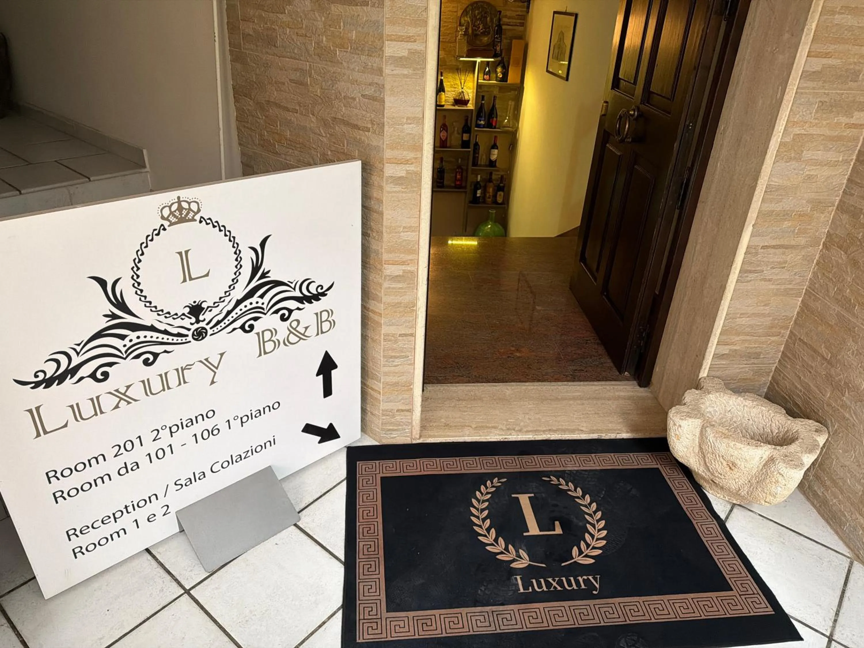 Logo/Certificate/Sign in B&B Luxury