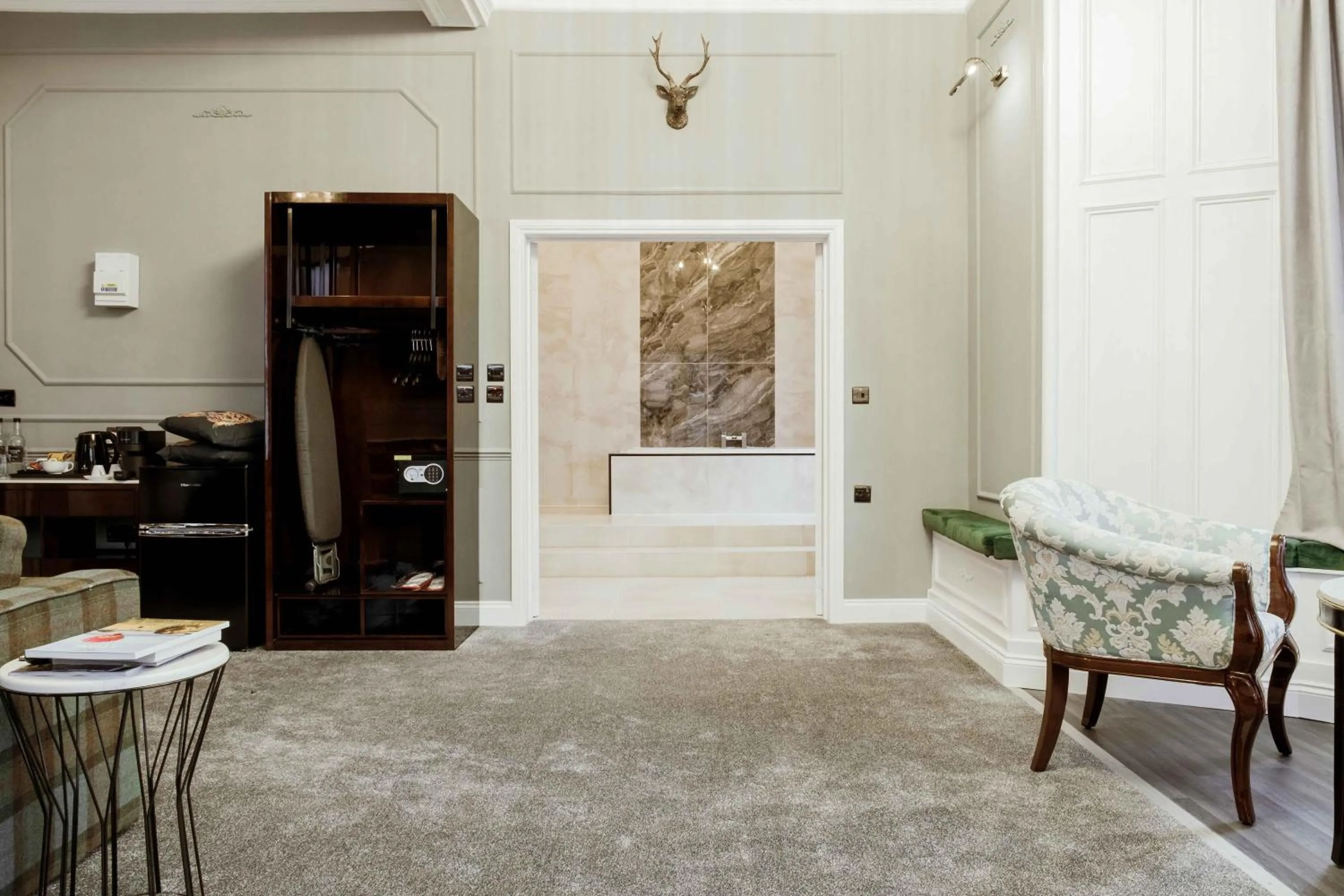 Living room in Muthu Oban Regent Hotel