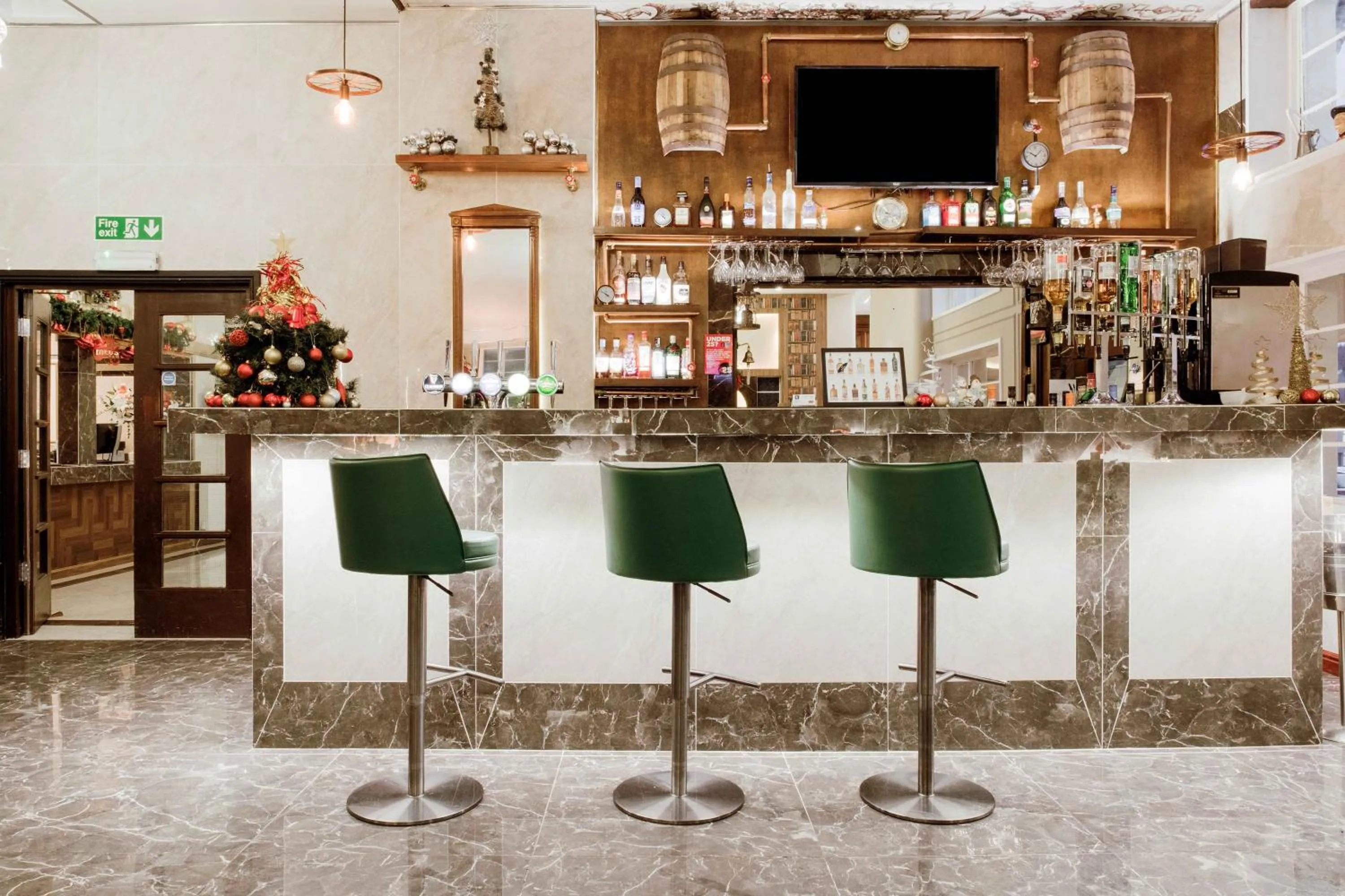 Lounge or bar in Muthu Oban Regent Hotel