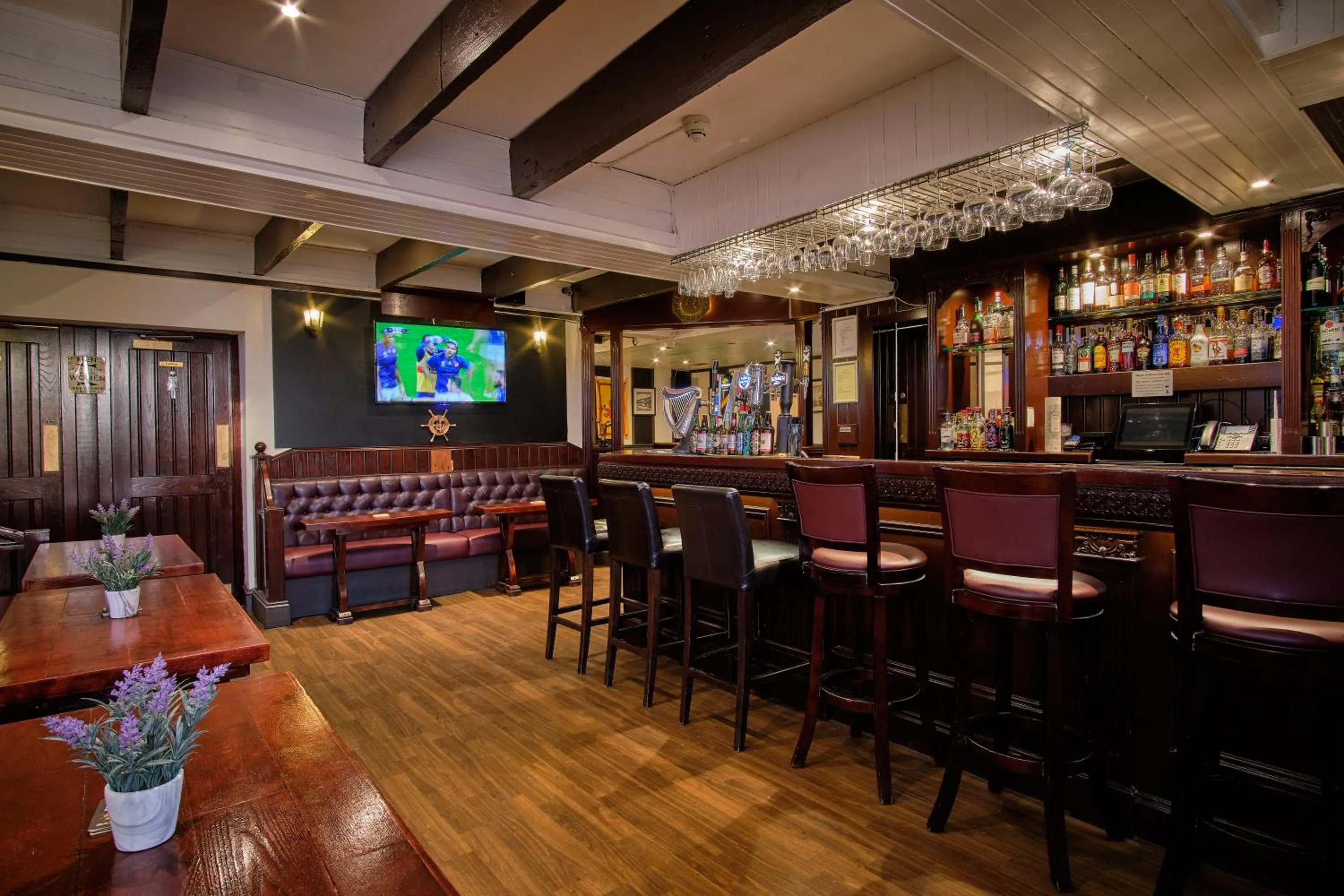 Lounge or bar in Muthu Oban Regent Hotel