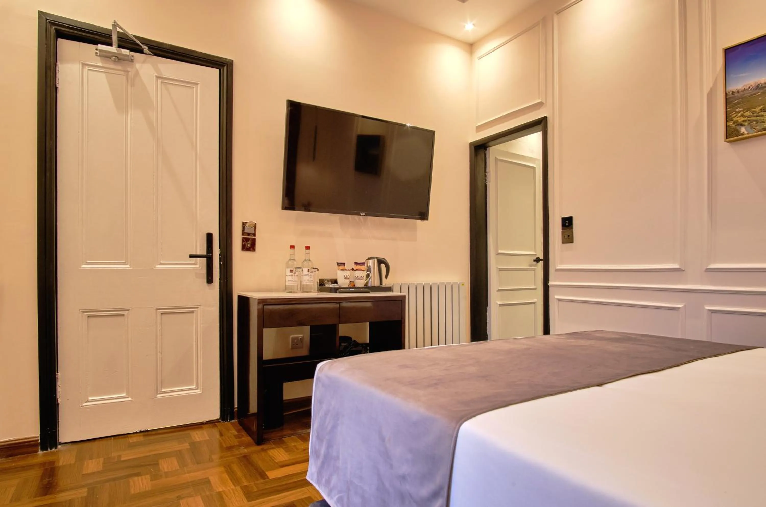 TV and multimedia, Bed in Muthu Oban Regent Hotel