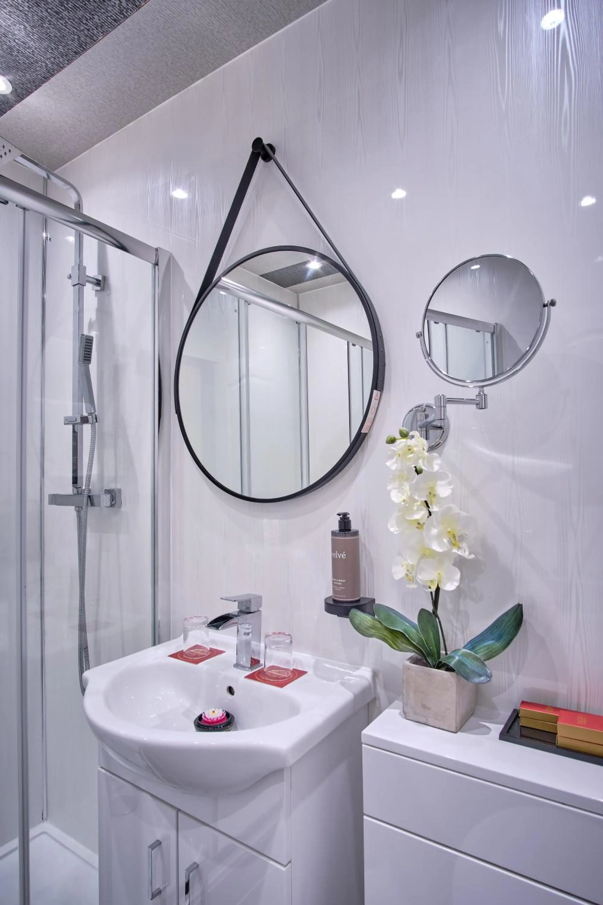 Bathroom in Muthu Oban Regent Hotel