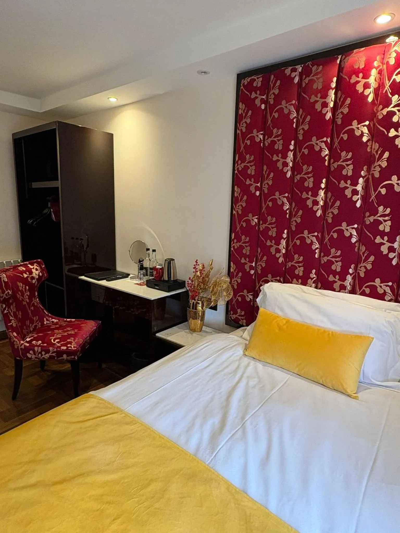 Bedroom, Bed in Muthu Oban Regent Hotel
