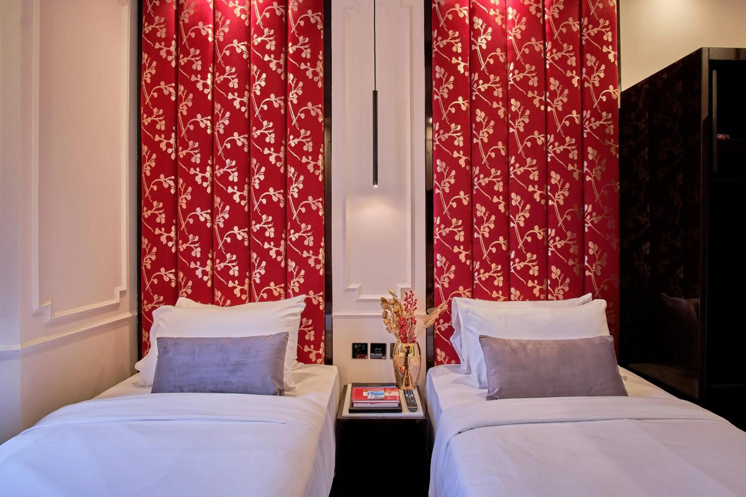 Bedroom, Bed in Muthu Oban Regent Hotel