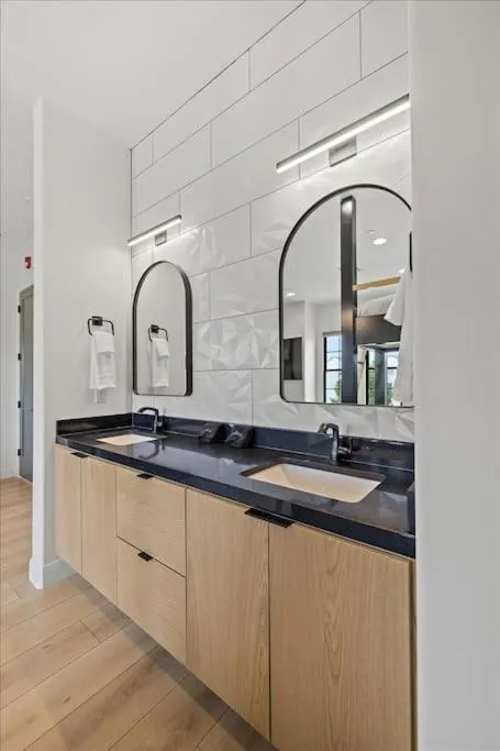 Casa Blanca luxury Villa Private pool sleeps 30!