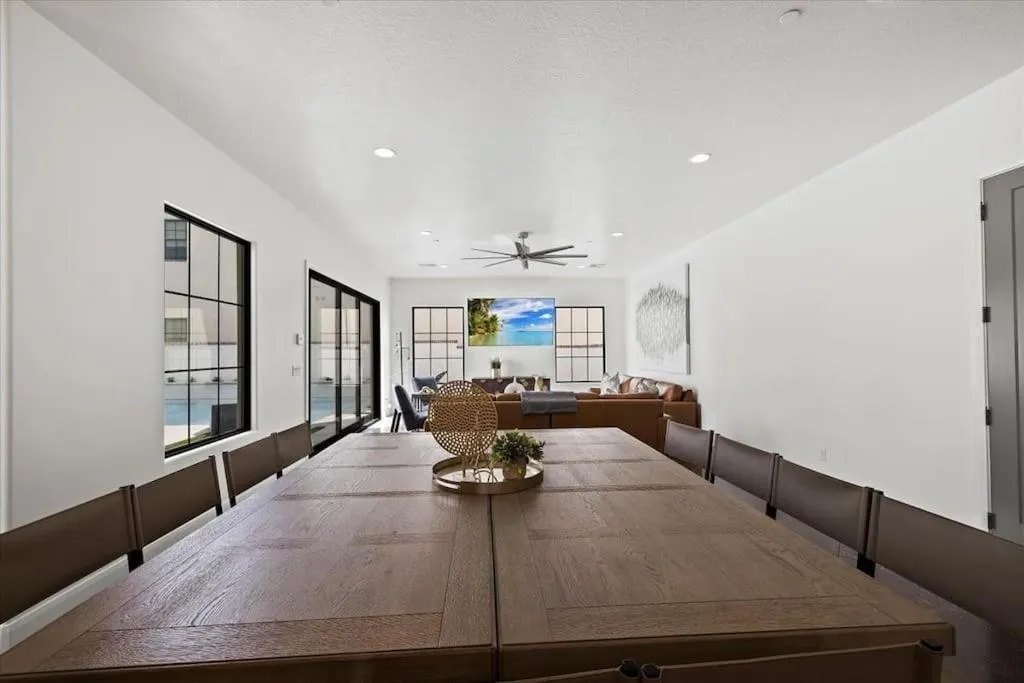 Casa Blanca luxury Villa Private pool sleeps 30!