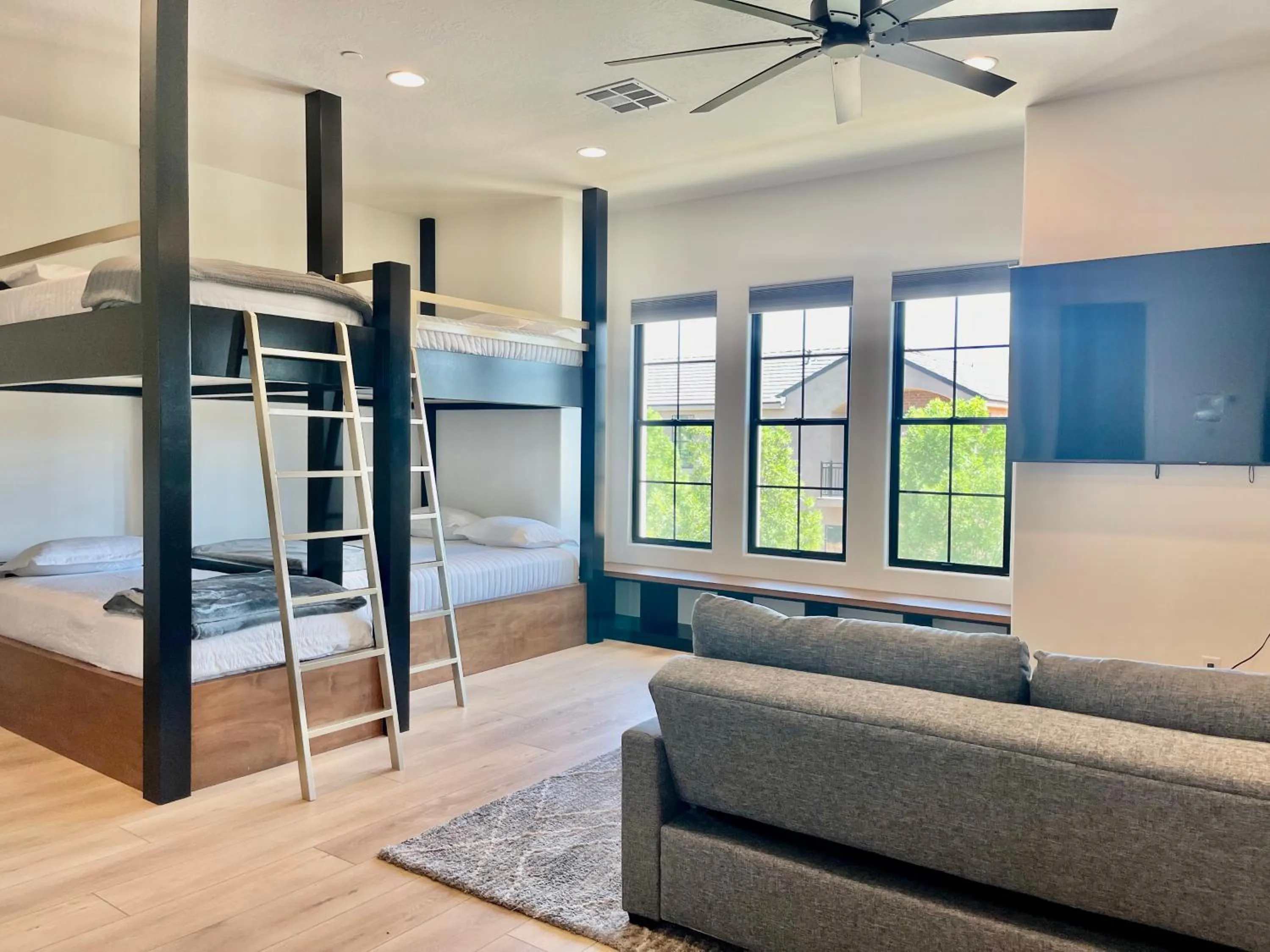 Bed in Casa Blanca luxury Villa Private pool sleeps 30!